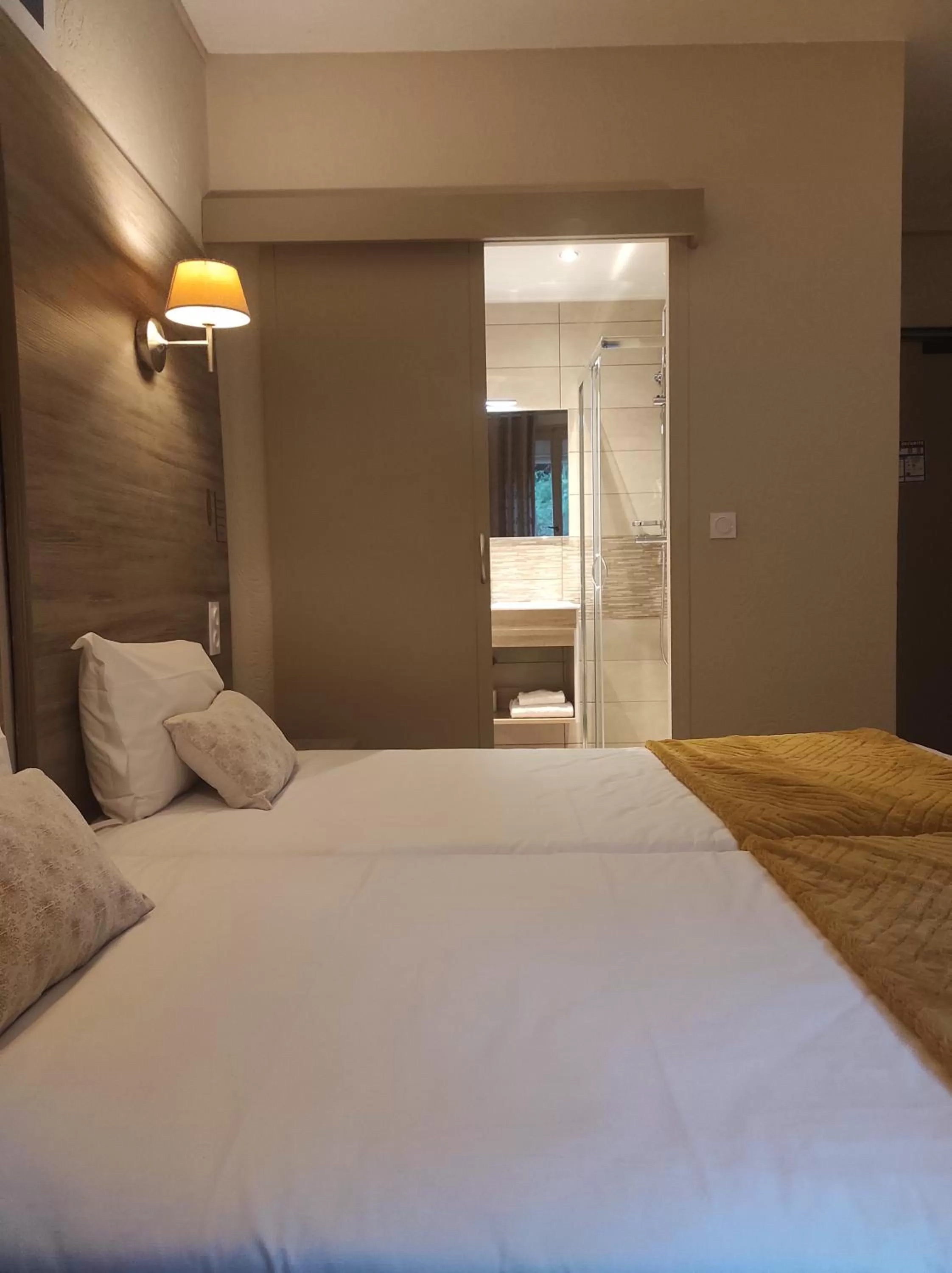 Bedroom, Bed in Hôtel Calavita Rooftop & Spa