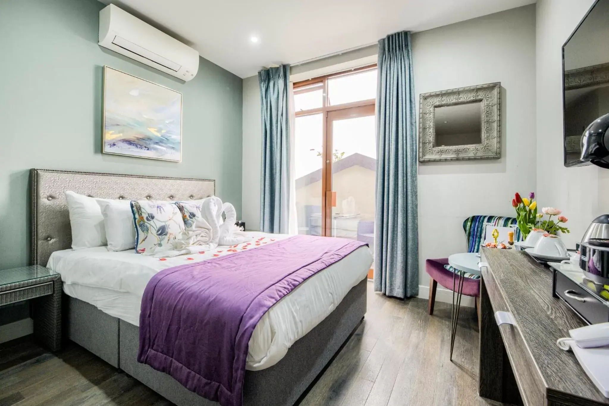 Executive Room with Balcony in Villare Leicester City Centre hotel Executive Room with Balcony in Villare Leicester City Centre hotel