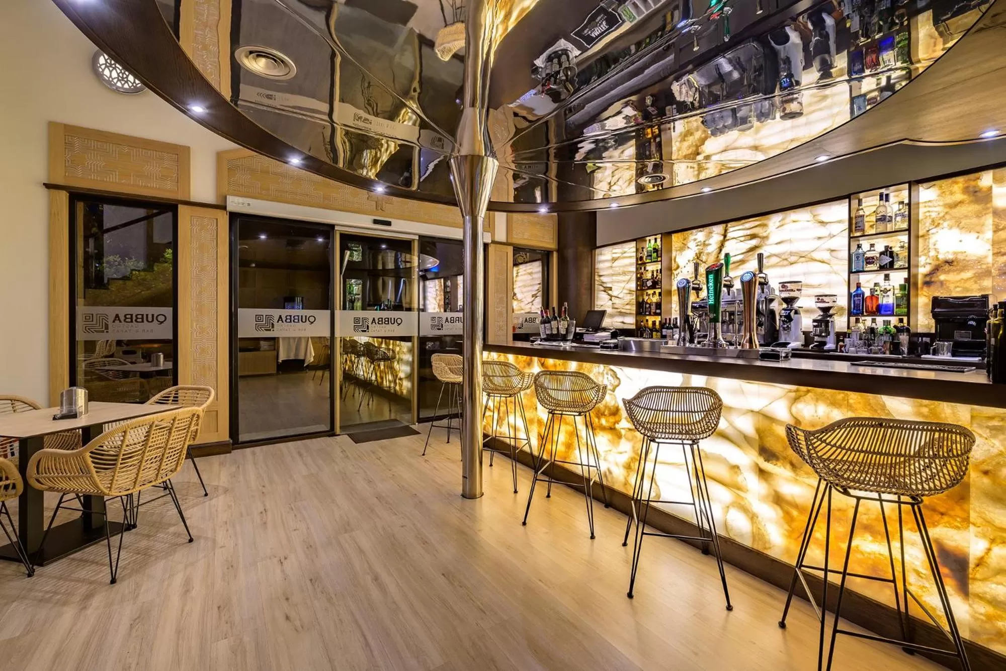 Restaurant/places to eat in Hotel Saray