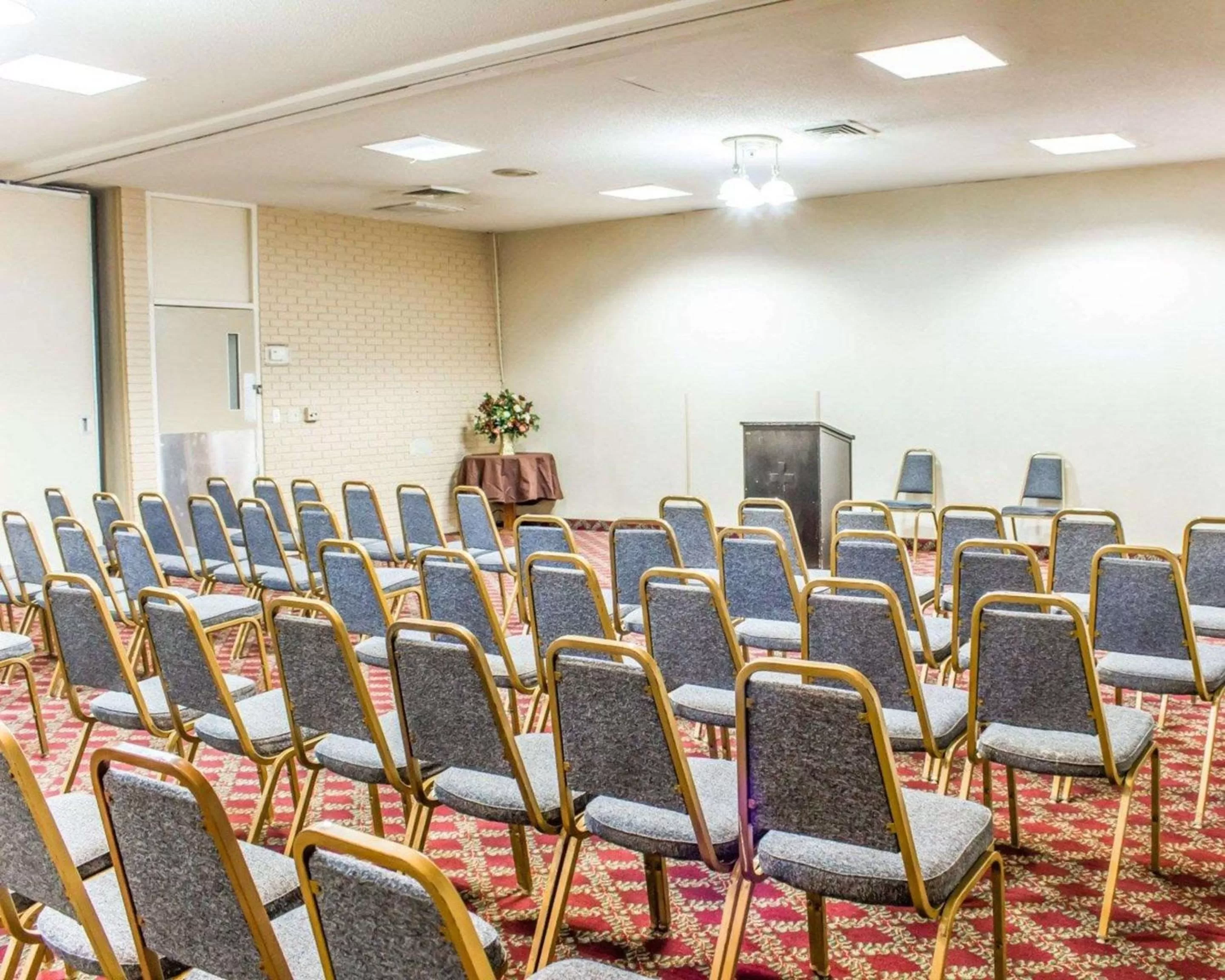 Banquet/Function facilities in Econo Lodge and Suites