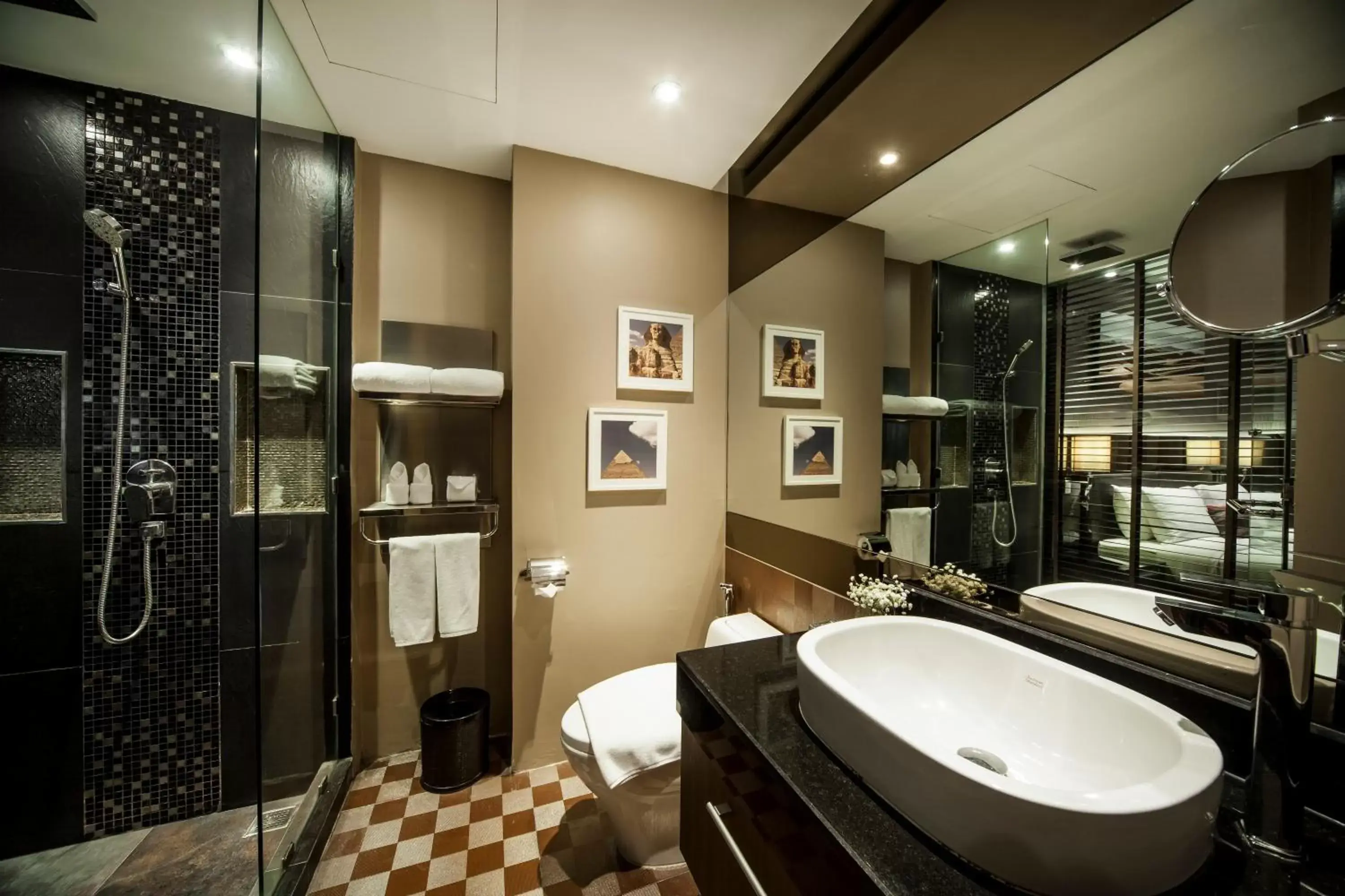 Continent King in The Continent Hotel Sukhumvit - Asok BTS Bangkok Continent King in The Continent Hotel Sukhumvit - Asok BTS Bangkok