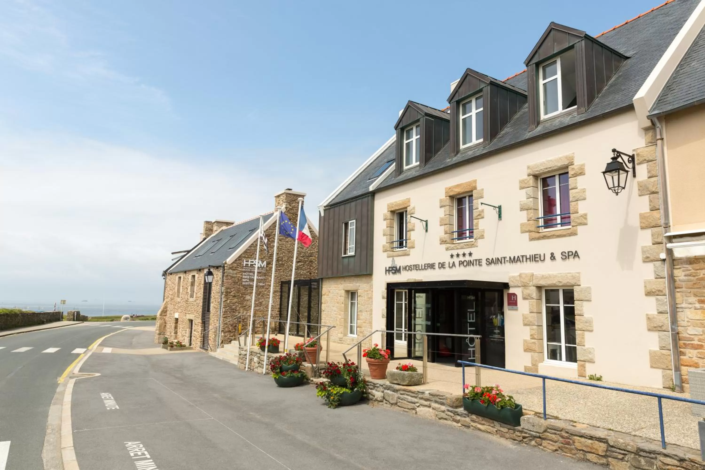 Property building in Hostellerie de la Pointe Saint-Mathieu - SPA & Restaurant
