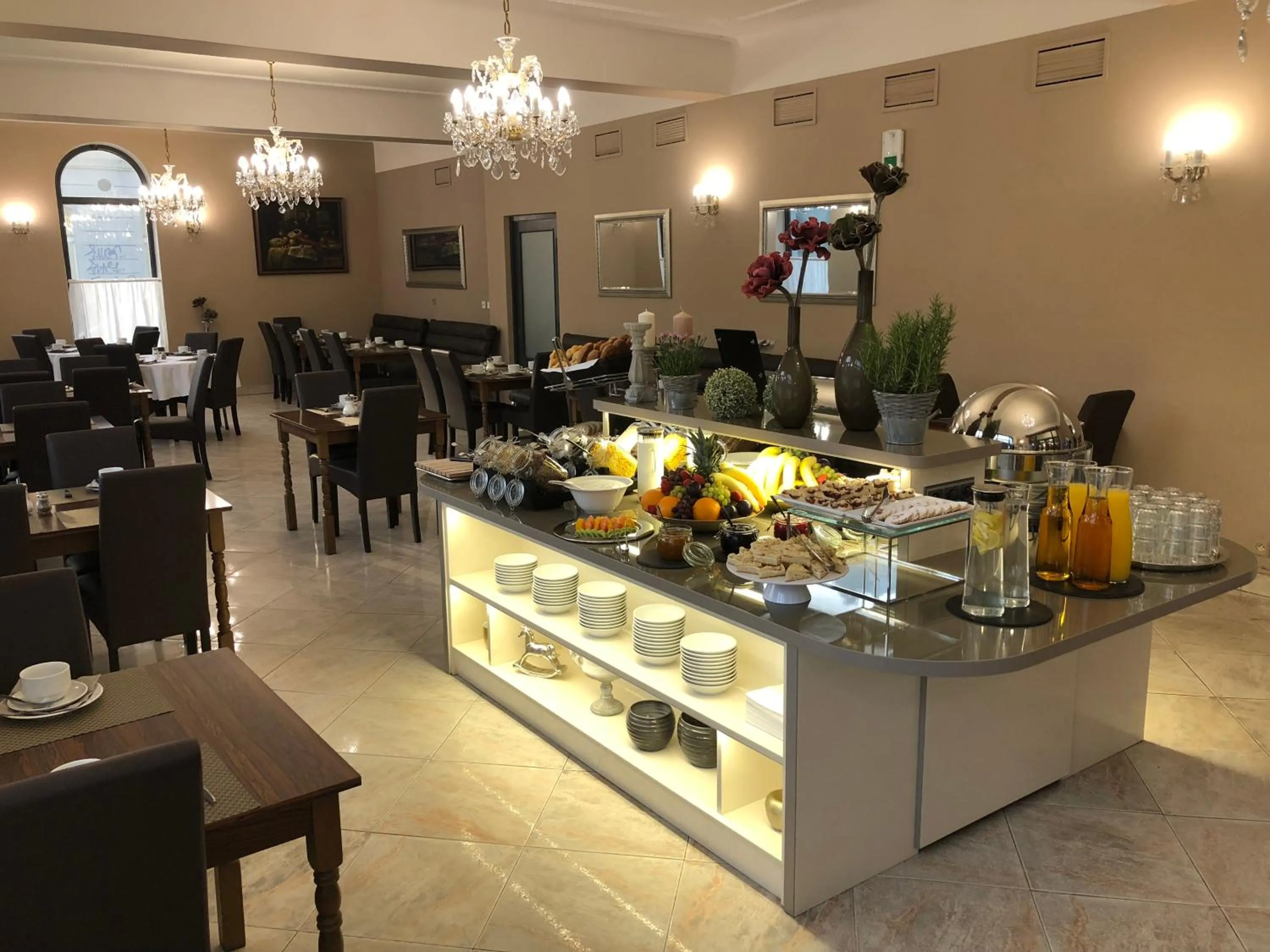 Restaurant/places to eat in Kavalir