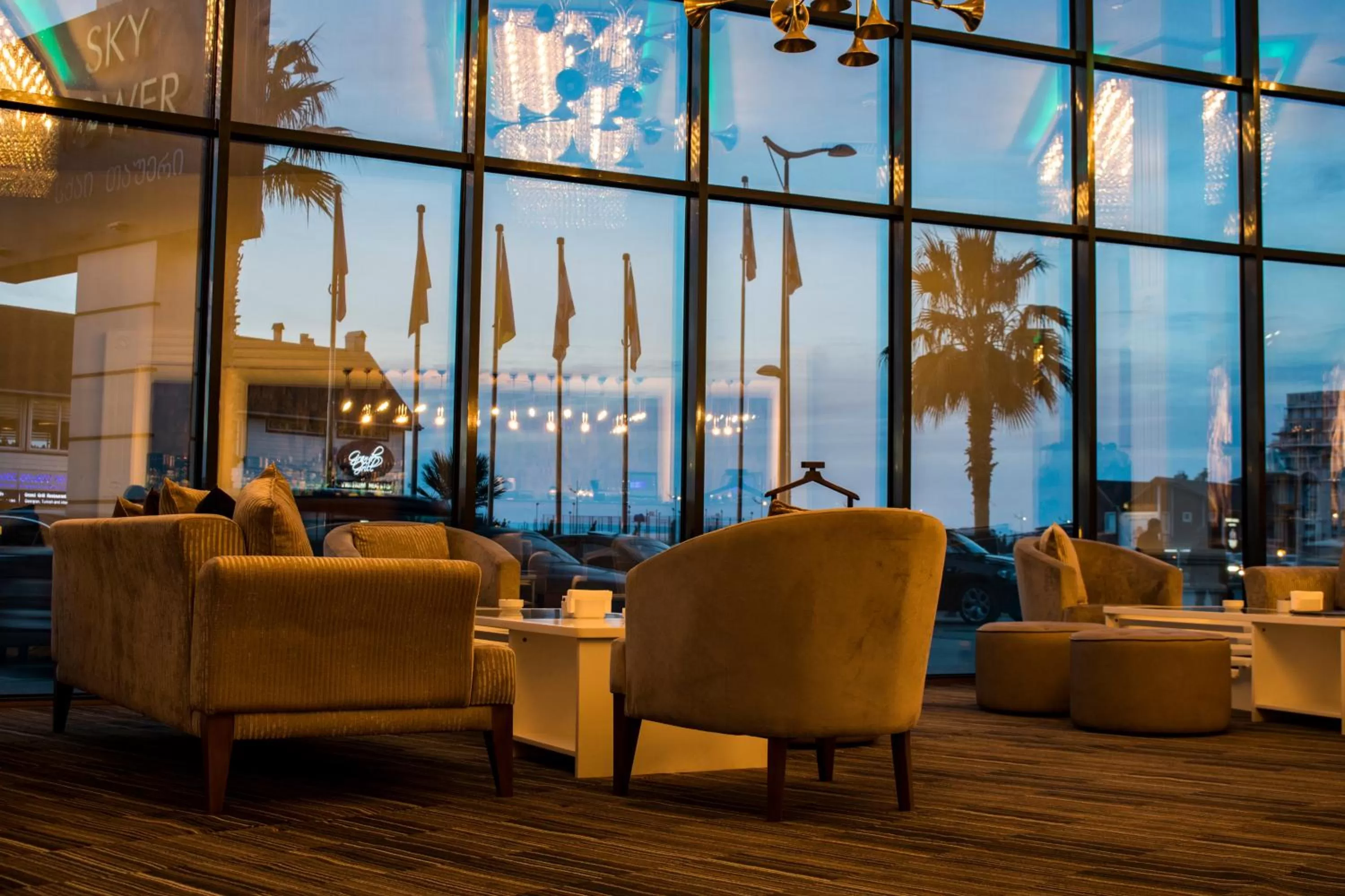 Communal lounge/ TV room in Sky Tower King Hotel