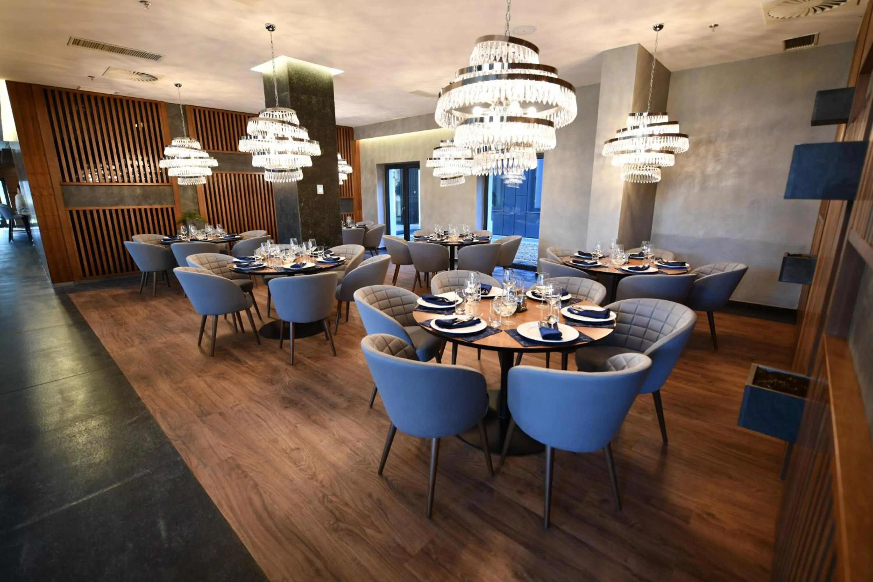 Restaurant/places to eat in Hotel Austria & Bosna