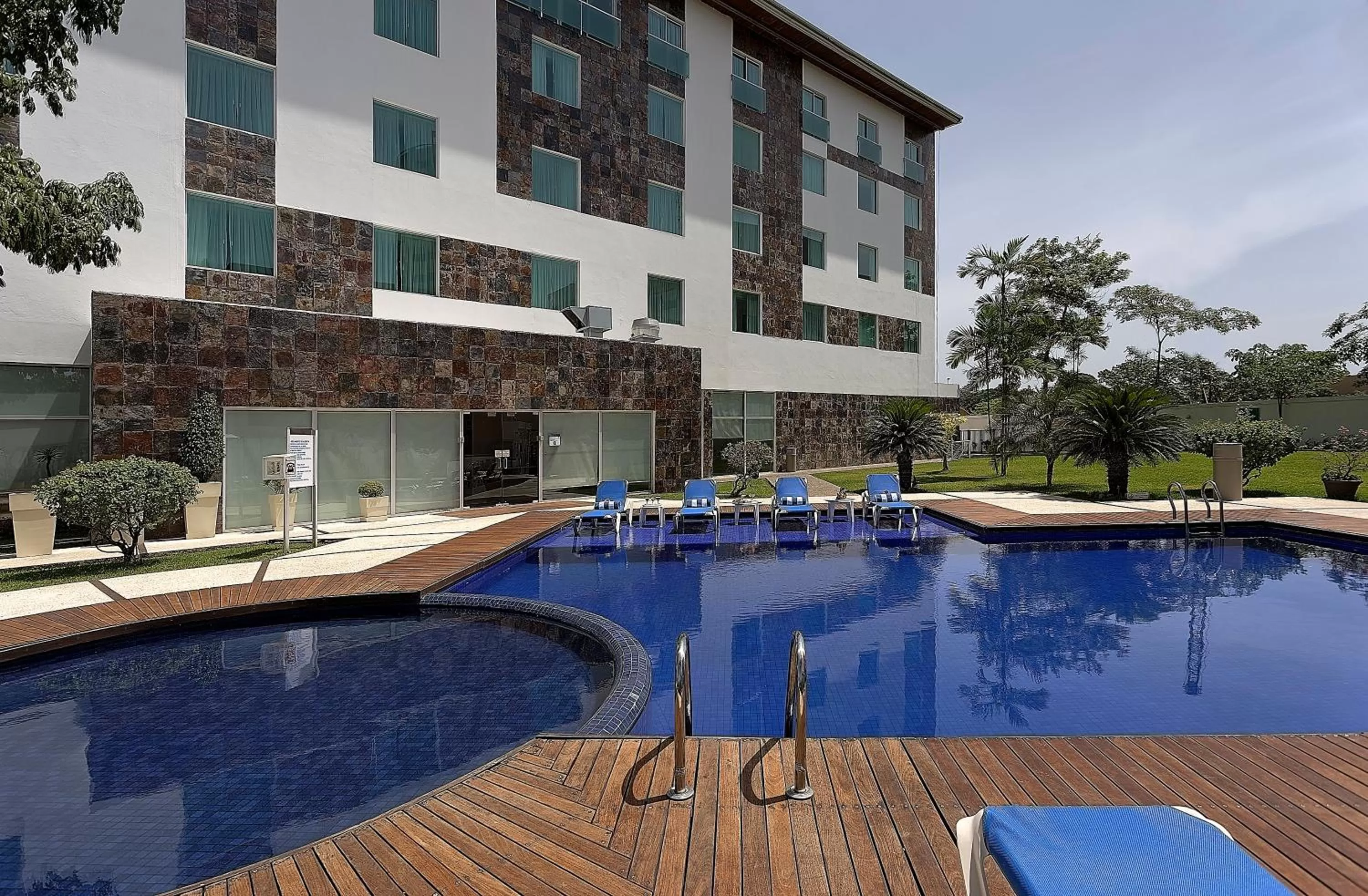 Swimming pool in Holiday Inn Express Villahermosa by IHG