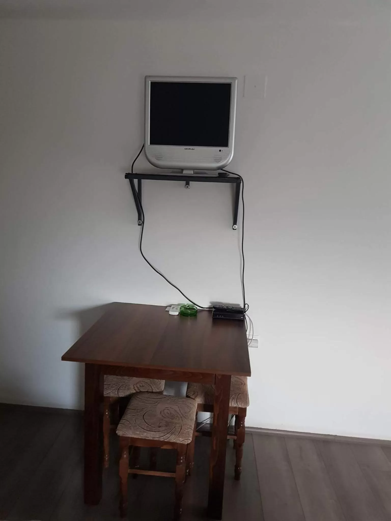 TV/Entertainment Center in Prenociste H2O