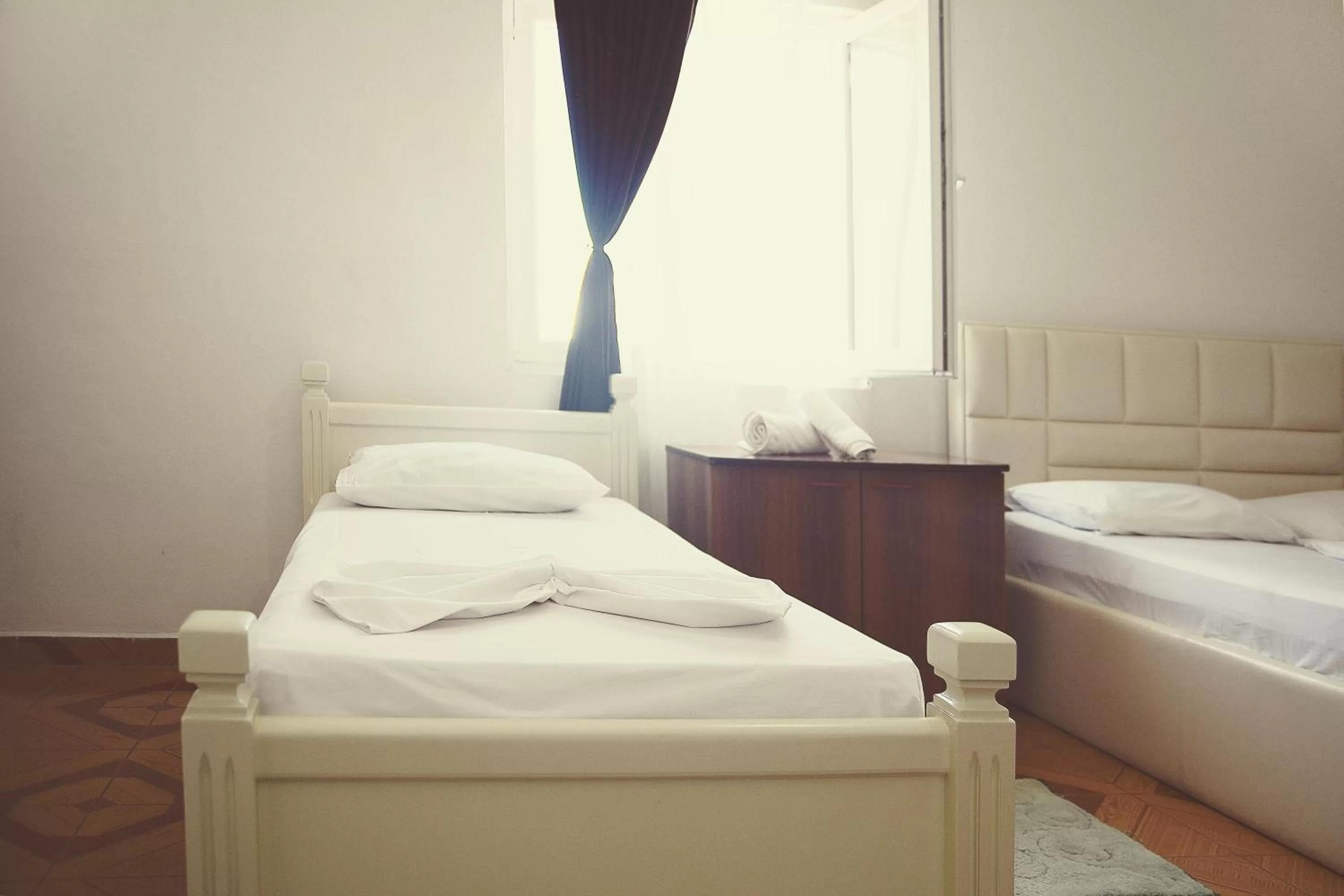 Bed, Room Photo in Hotel Floga