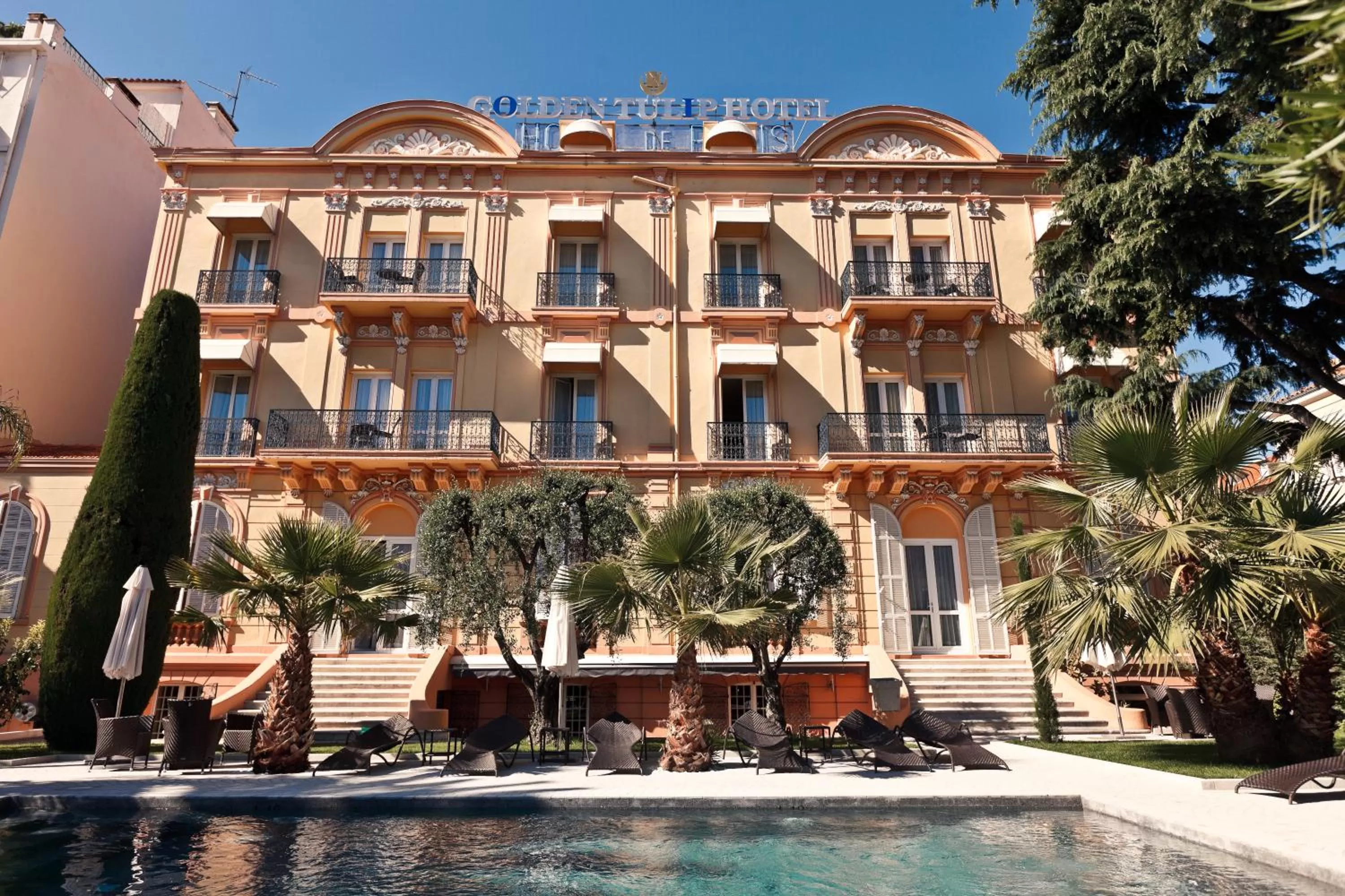 Property building in GOLDEN TULIP CANNES HOTEL de PARIS