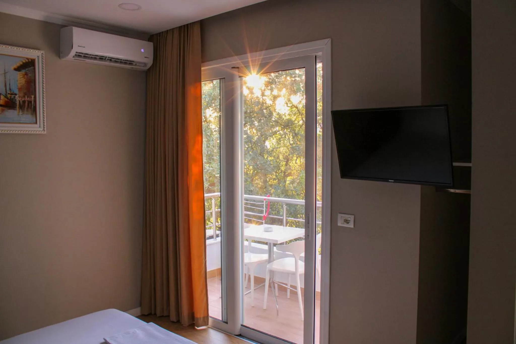 Communal lounge/ TV room, TV/Entertainment Center in Aphrodite Garden Rooms & Apartment