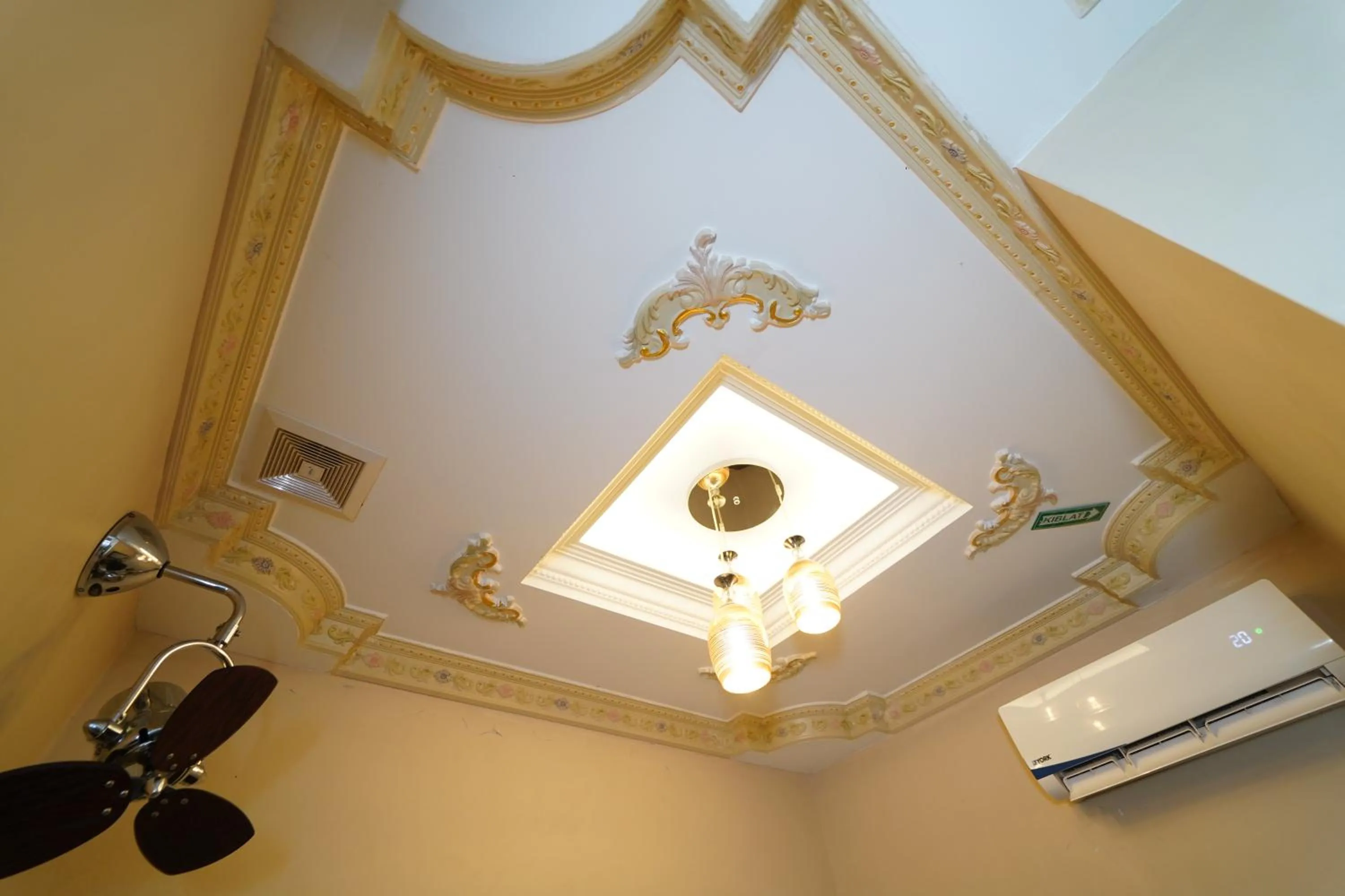 Ghazrin's Classic Hotel JB