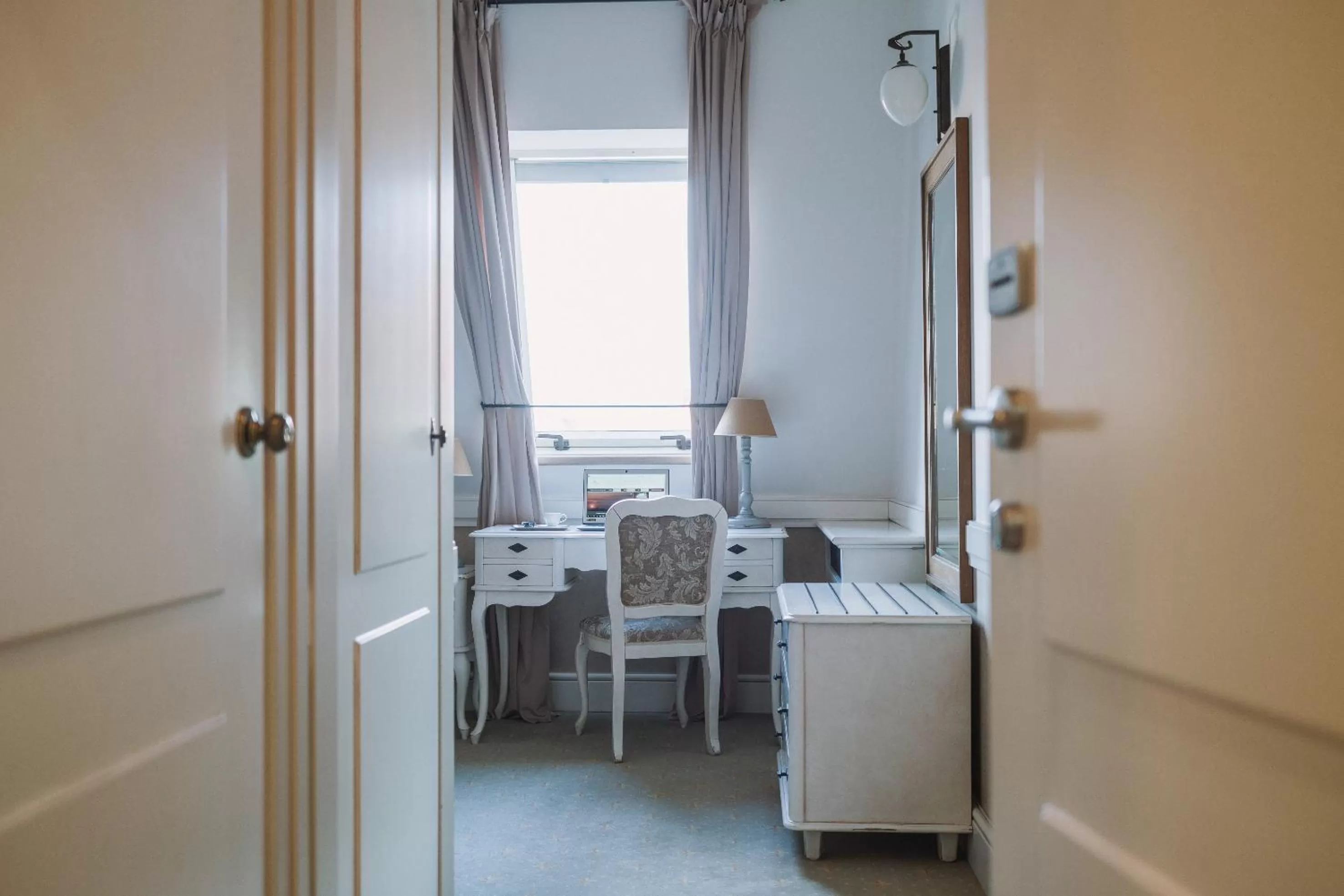 Photo of the whole room in Art Hotel