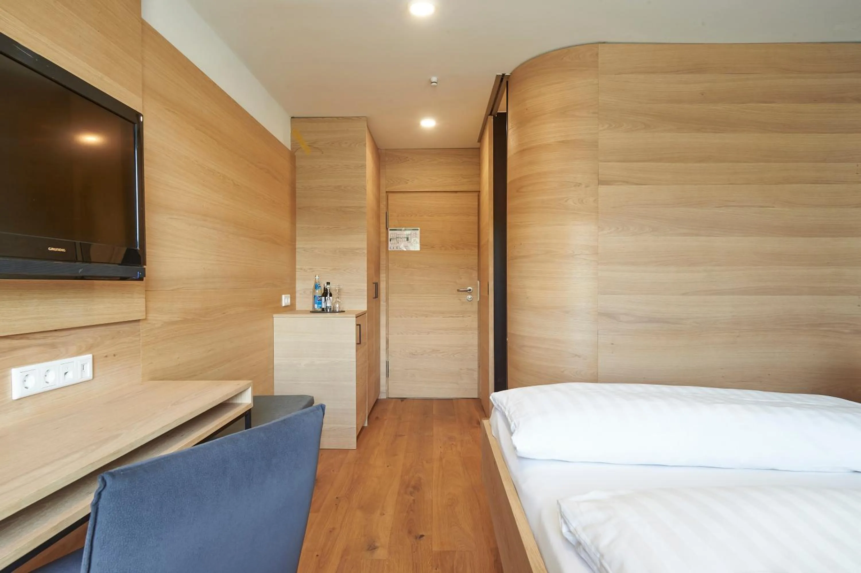 Photo of the whole room, Bed in Hotel Zur Schönen Aussicht