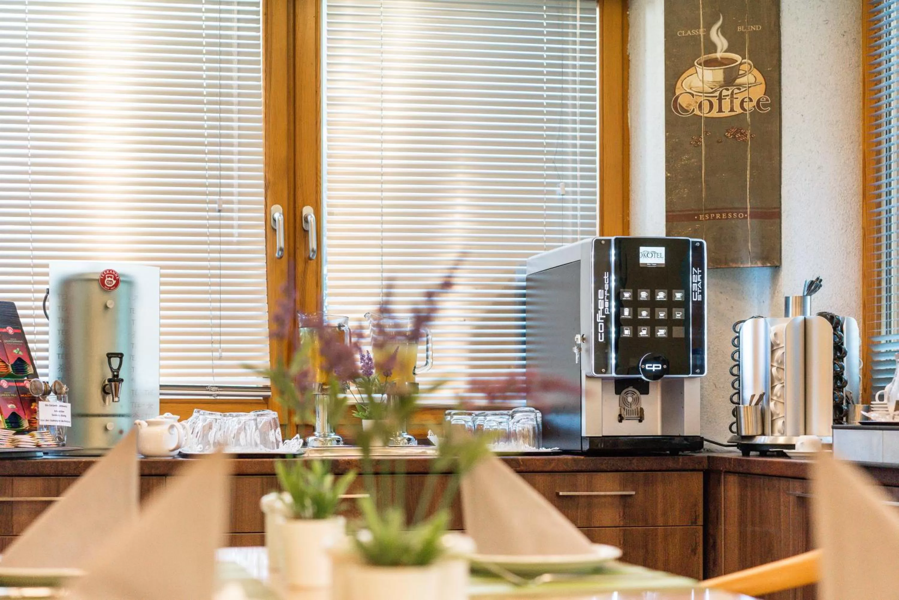 Buffet breakfast in Ökotel Hamburg