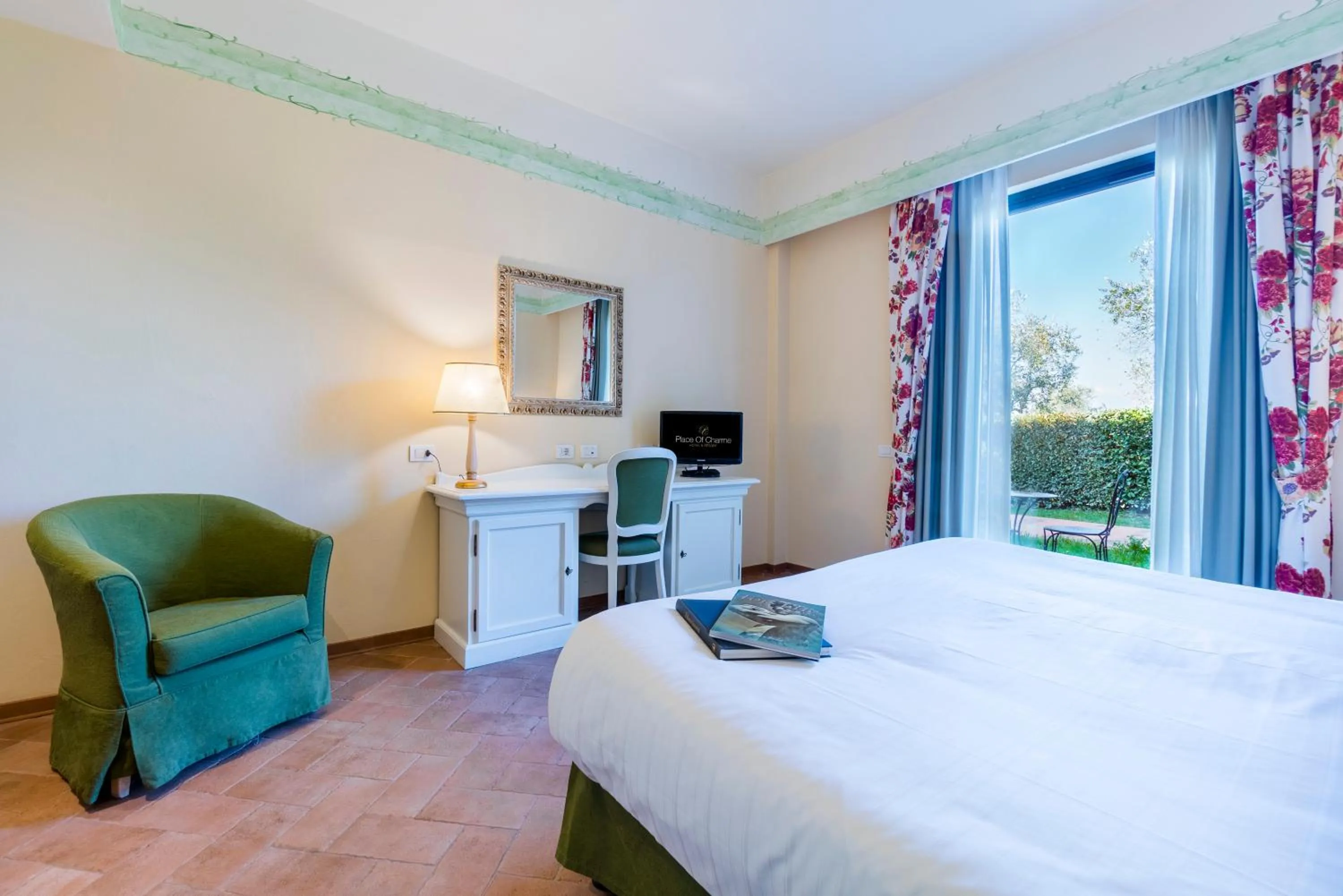 Photo of the whole room, Bed in Hotel Borgo Di Cortefreda - Place of Charme