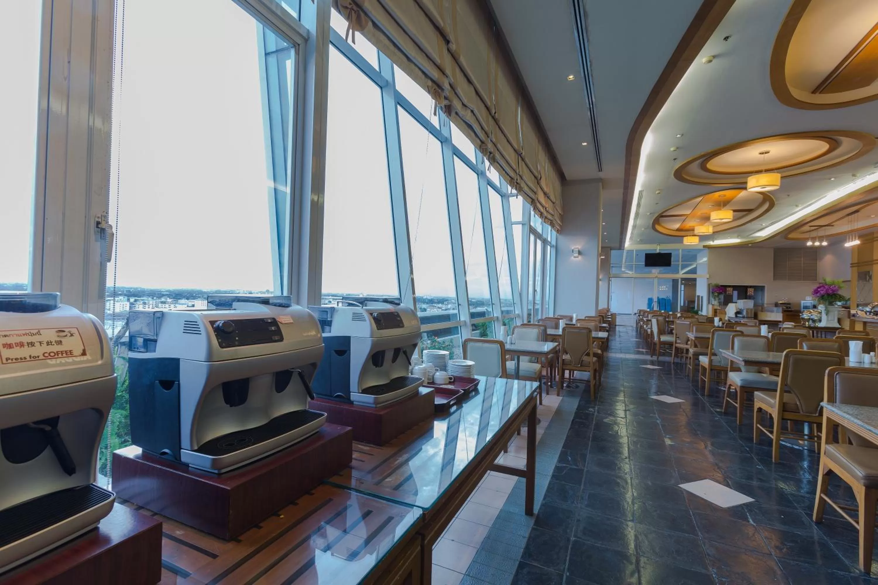 Restaurant/places to eat in Asia Airport Hotel