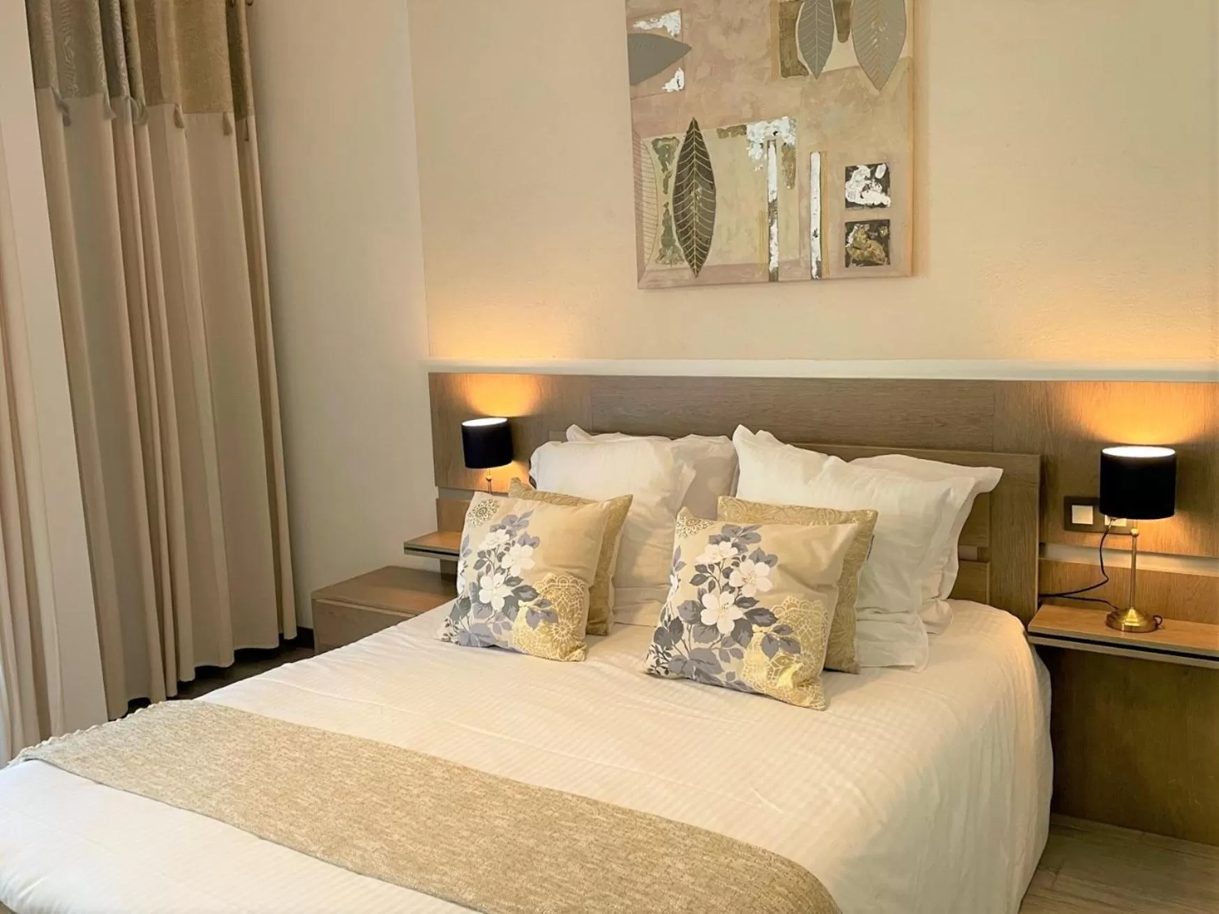 Bed in Hôtel Le Méditerranée