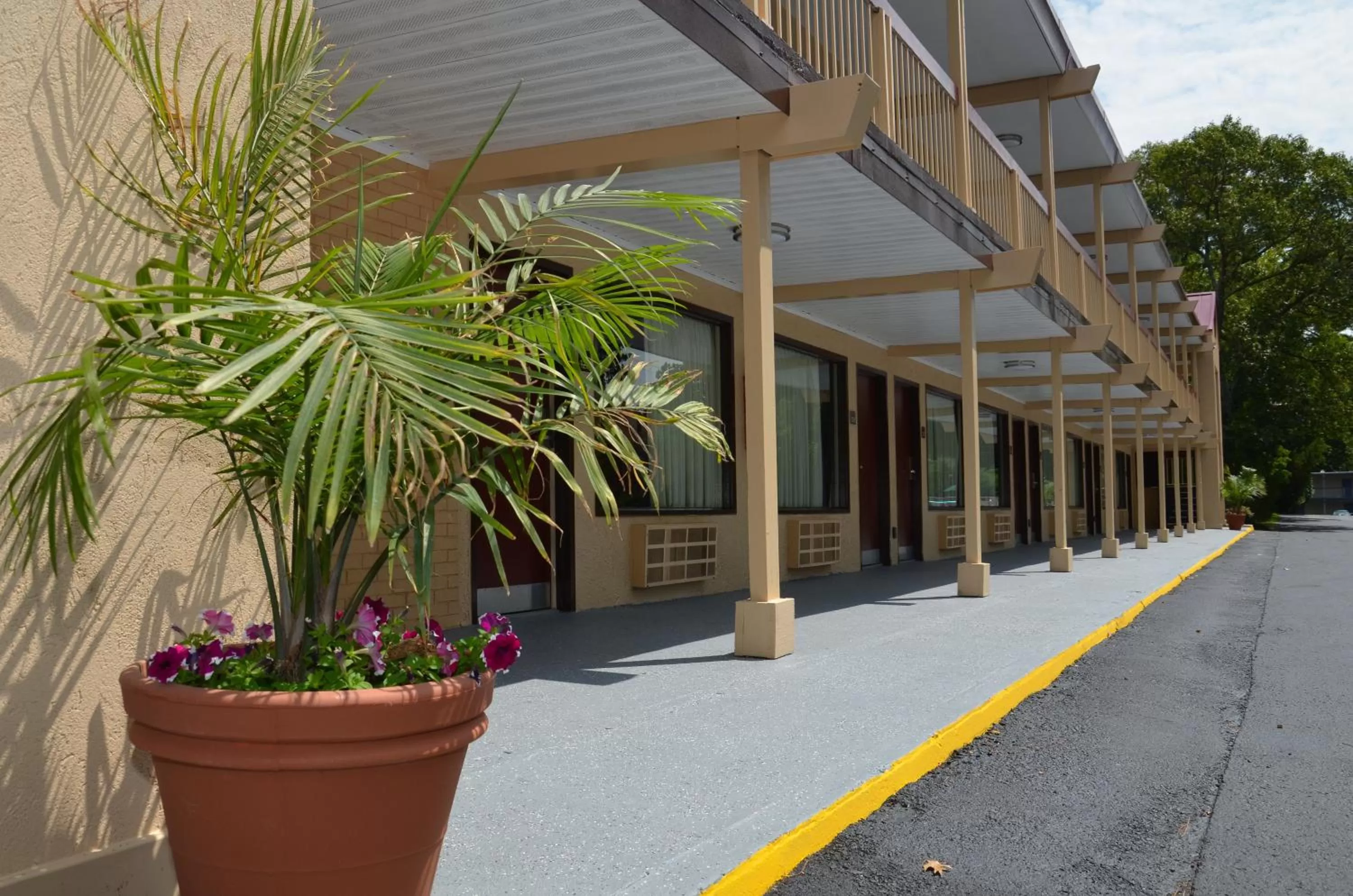 Property building in Red Roof Inn Williamsburg