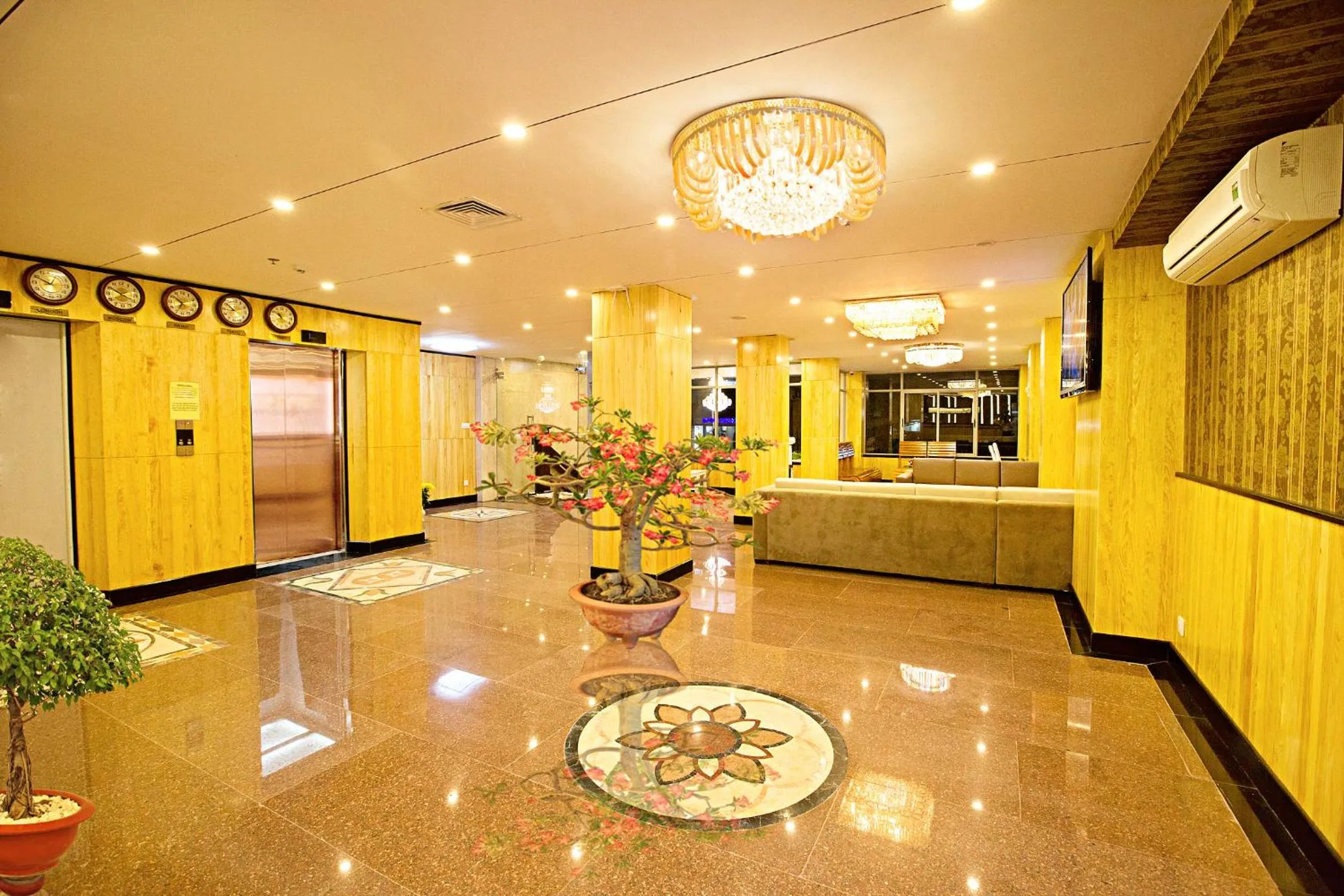 Lobby or reception in Golden Rain 2 Hotel Nha Trang Beach
