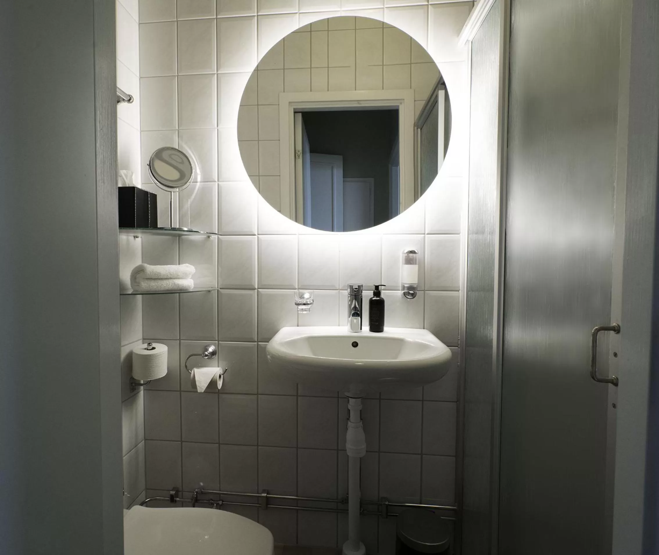 Bathroom in Grand Hotel Jonkoping, BW Signature Collection