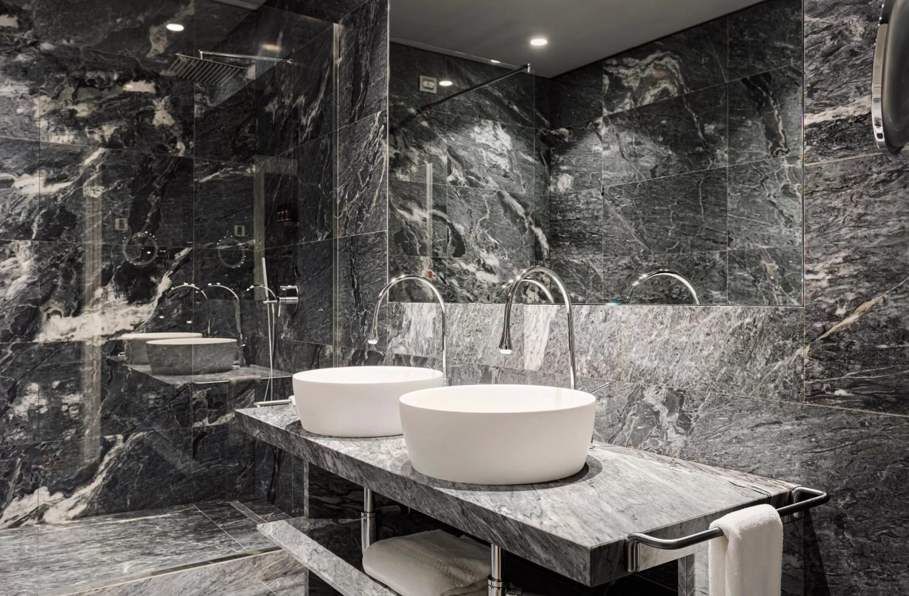 Bathroom in Galleria Vik Milano - Townhouse Galleria - Small Luxury Hotels of the World
