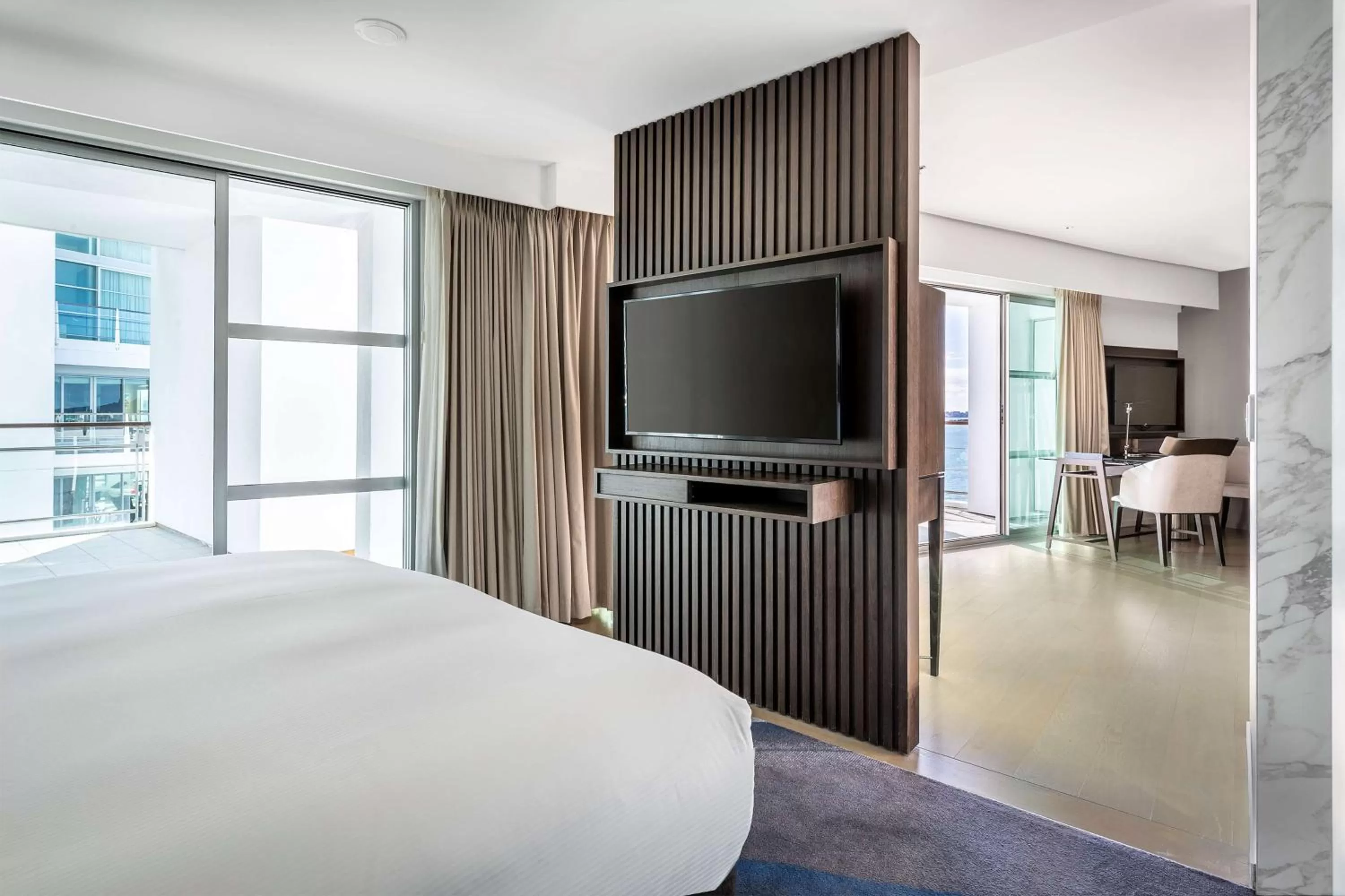 Living room, Bed in Hilton Auckland
