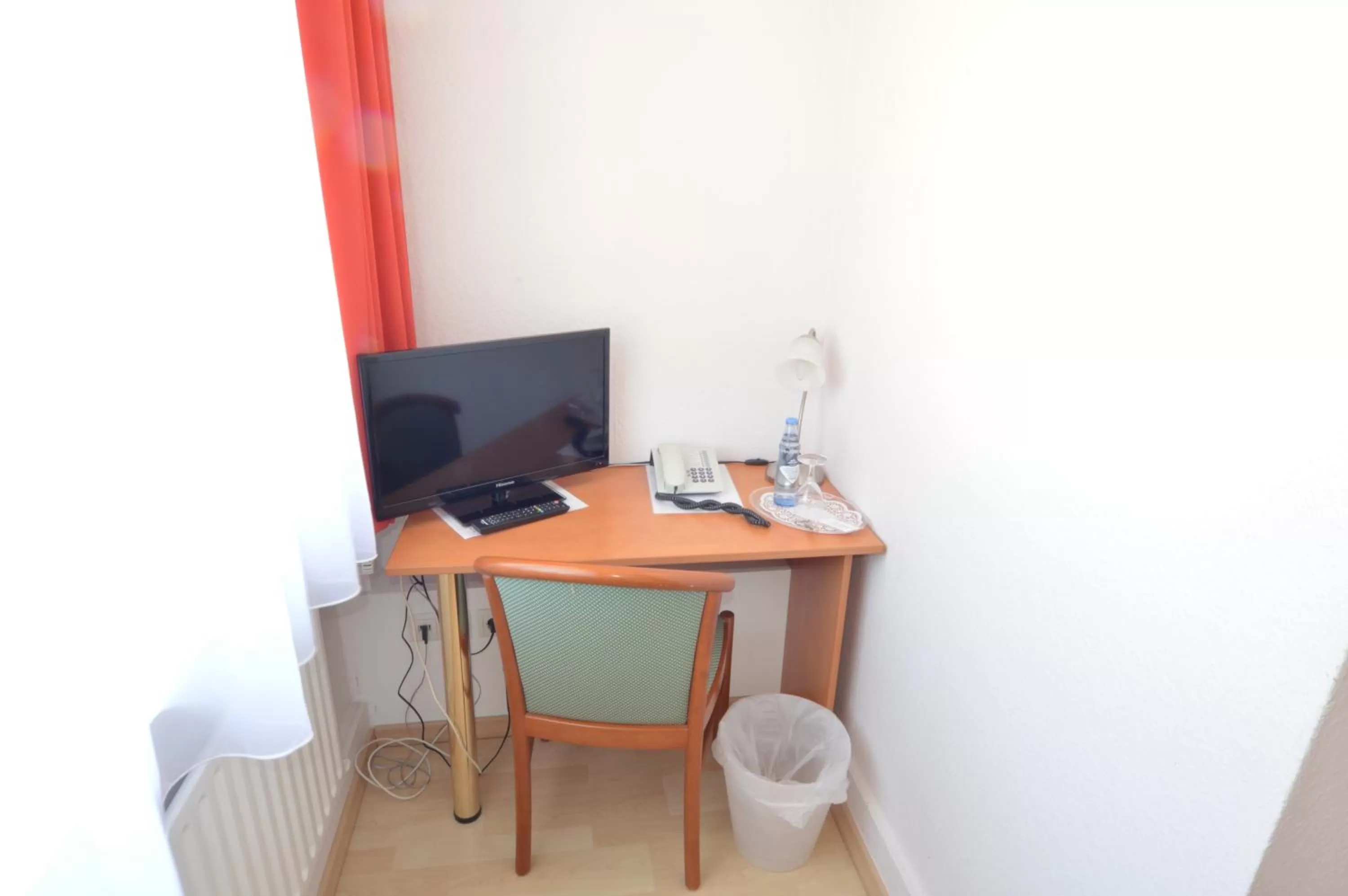 TV and multimedia, TV/Entertainment Center in Aktivhotel Alter Kaiser