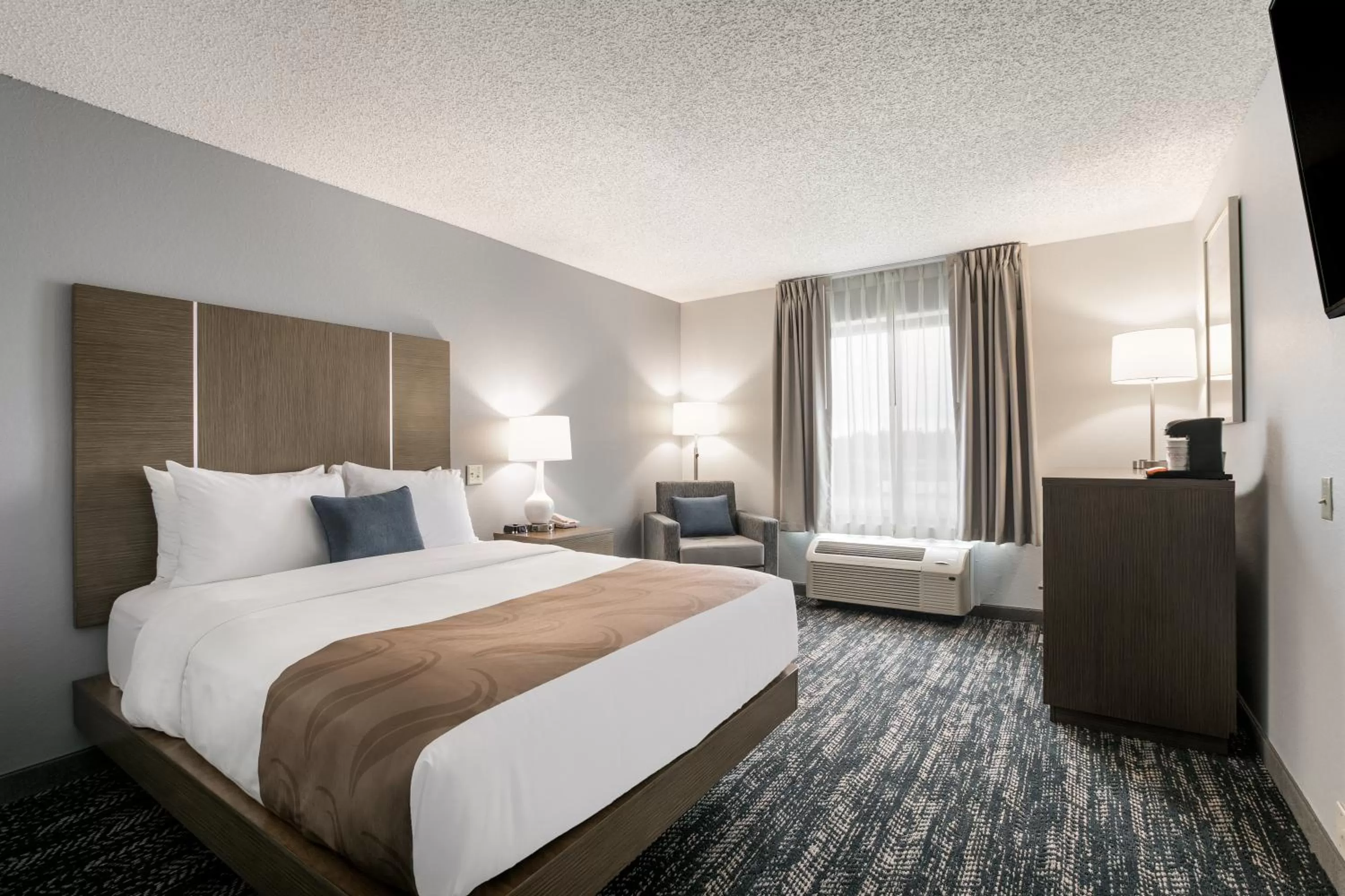 Queen Room - Accessible/Non-Smoking in Quality Inn Marquette