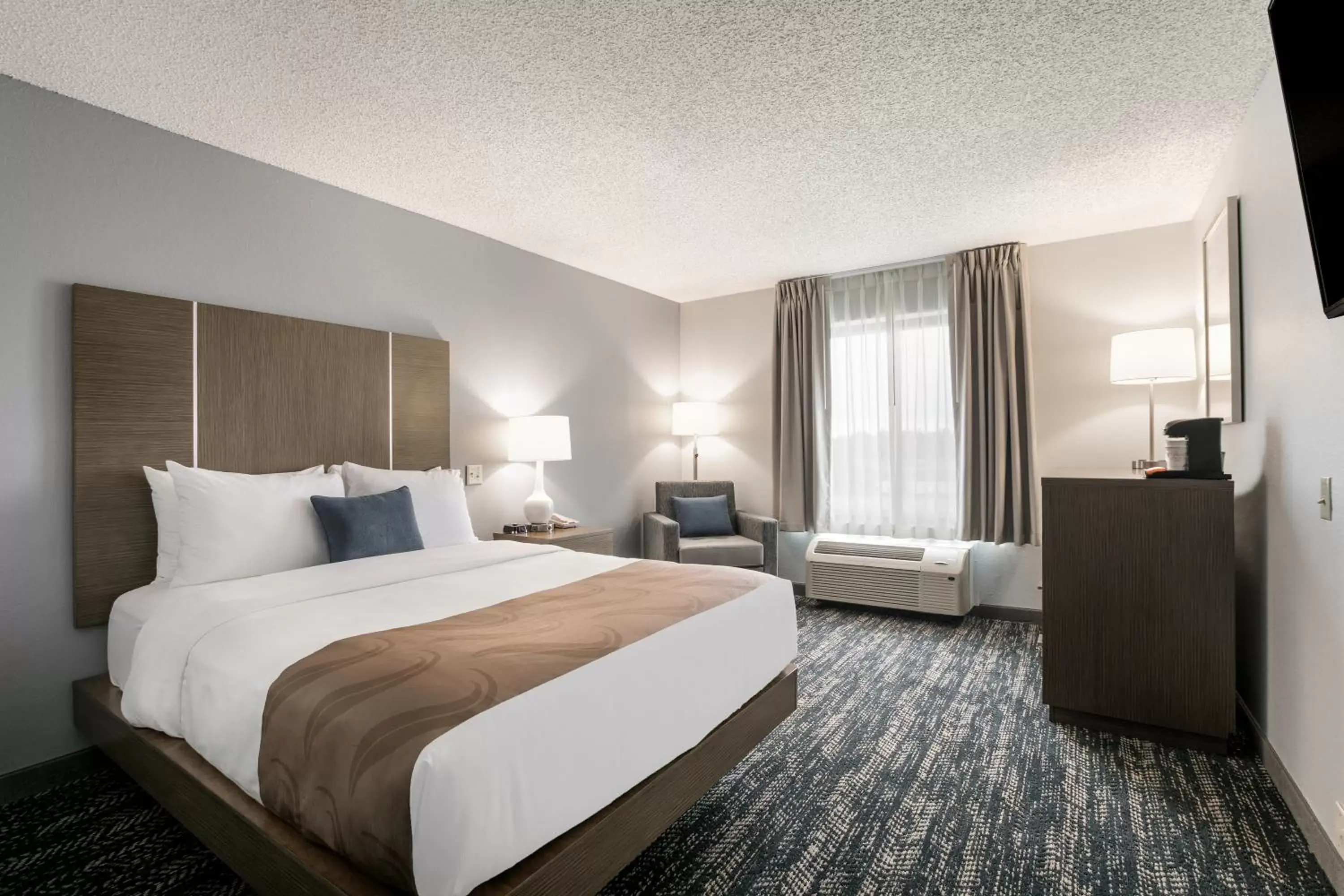 Queen Room - Accessible/Non-Smoking in Quality Inn Marquette Queen Room - Accessible/Non-Smoking in Quality Inn Marquette