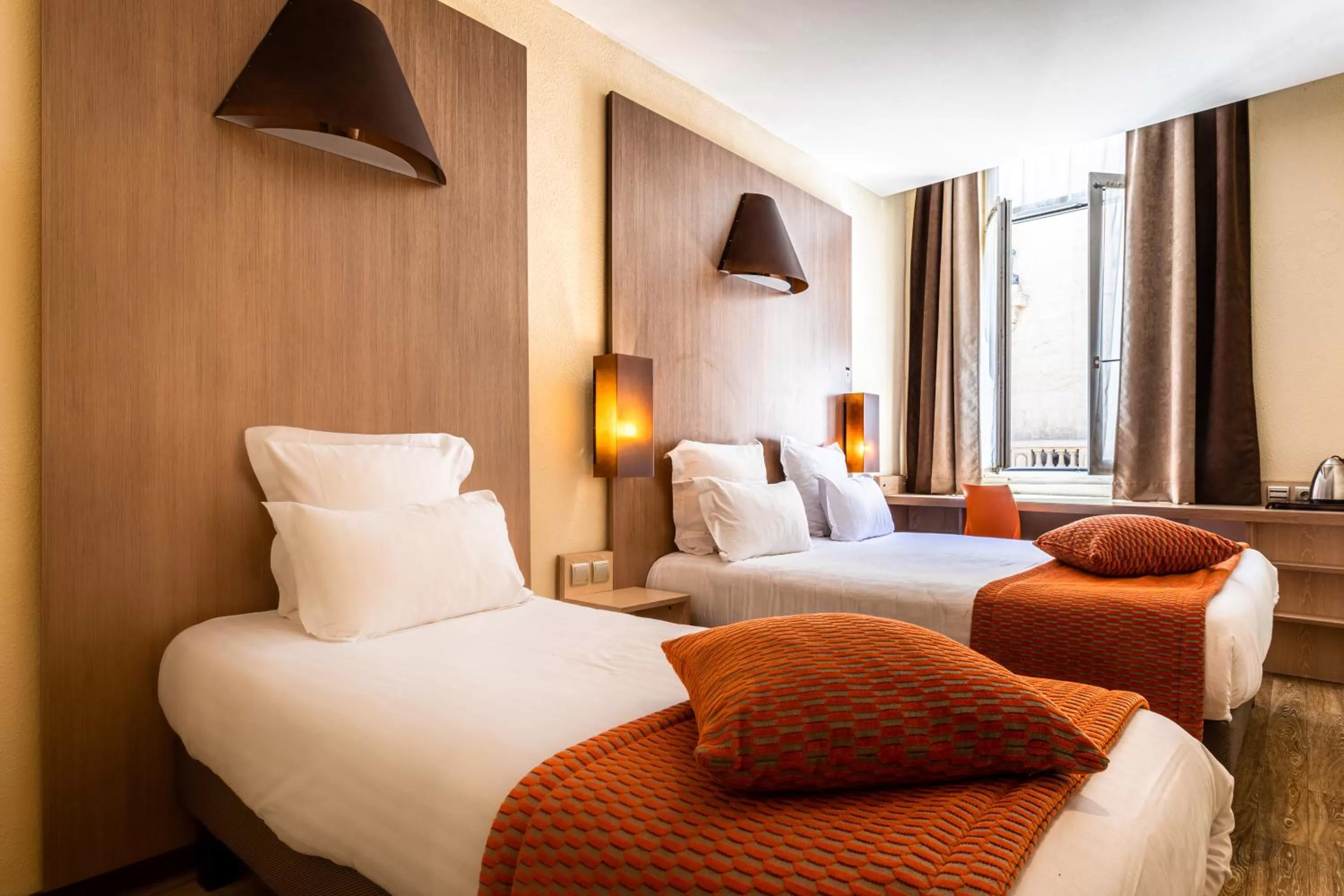 Bedroom, Bed in Hôtel Carré Vieux Port