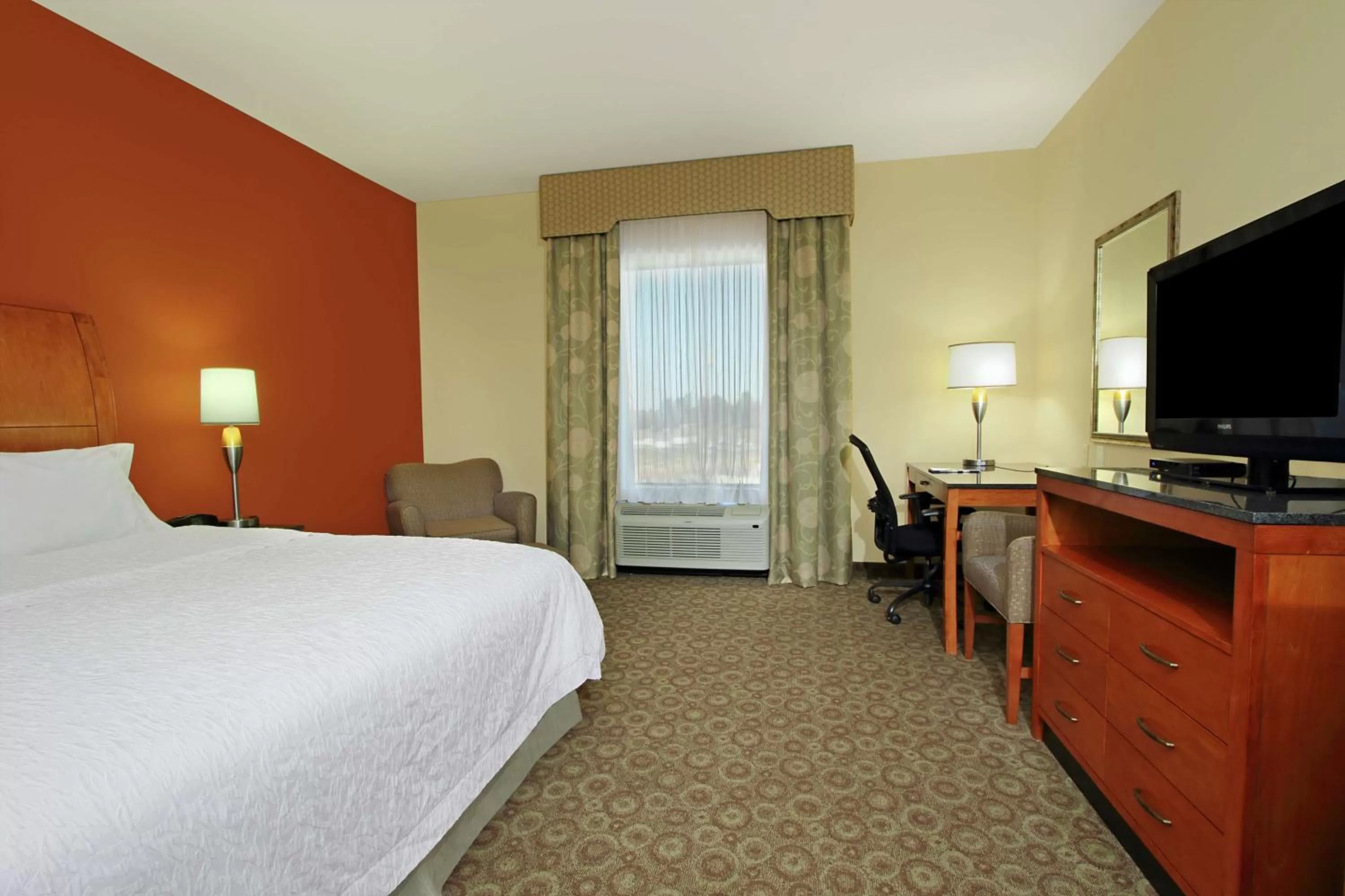 Bedroom, Bed in Hampton Inn & Suites Buffalo