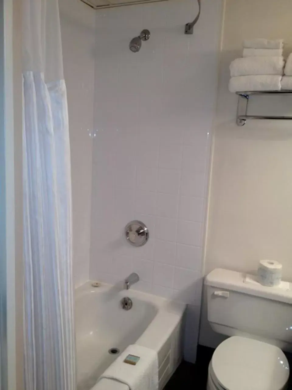 Double Room with 2 Queen Beds, Non-Smoking in Travelodge Hotel by Wyndham Kingston Lasalle Double Room with 2 Queen Beds, Non-Smoking in Travelodge Hotel by Wyndham Kingston Lasalle