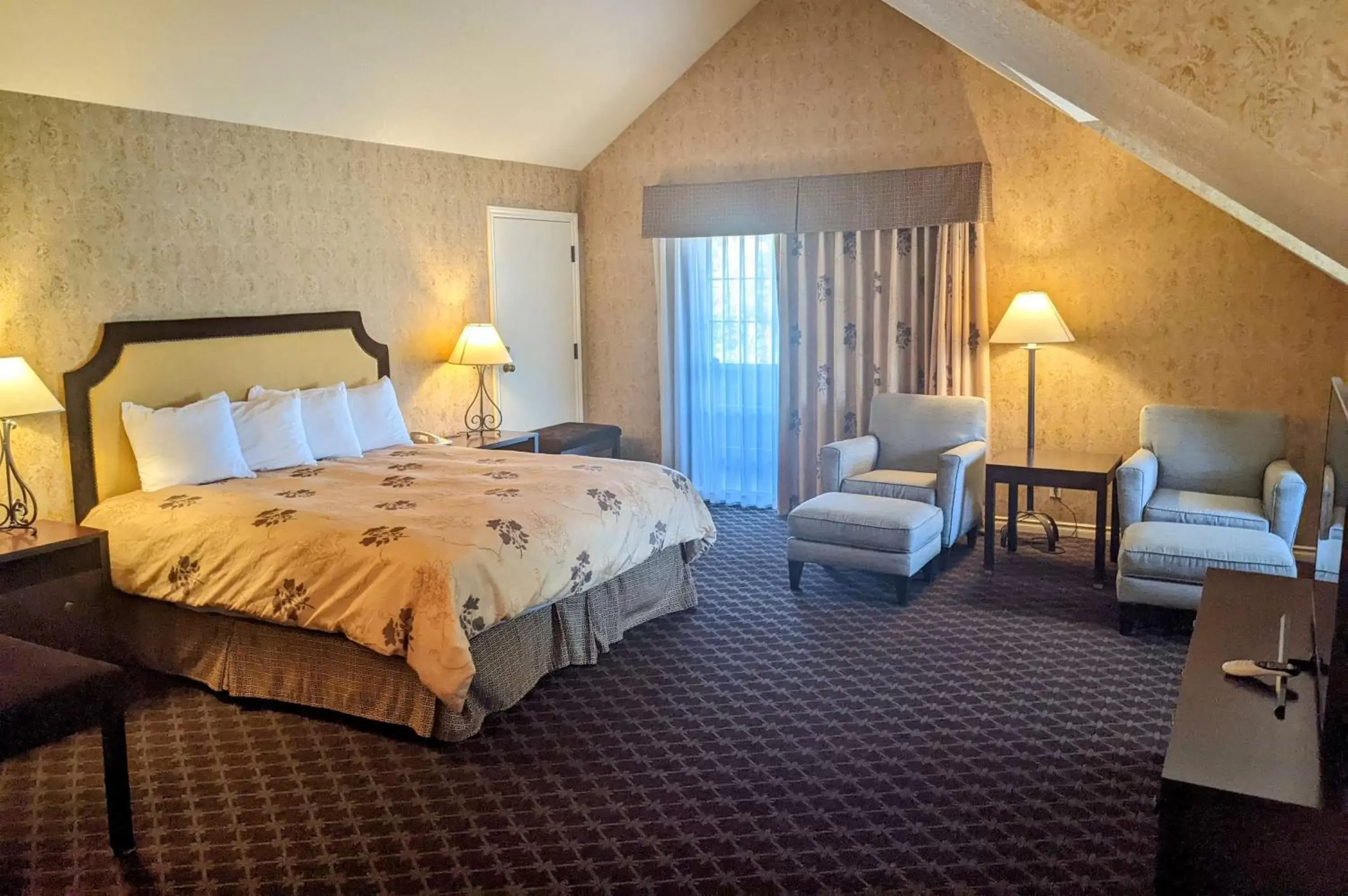 King Suite with Jetted Tub and Balcony in The Bard's Inn - BW Signature Collection by Best Western King Suite with Jetted Tub and Balcony in The Bard's Inn - BW Signature Collection by Best Western