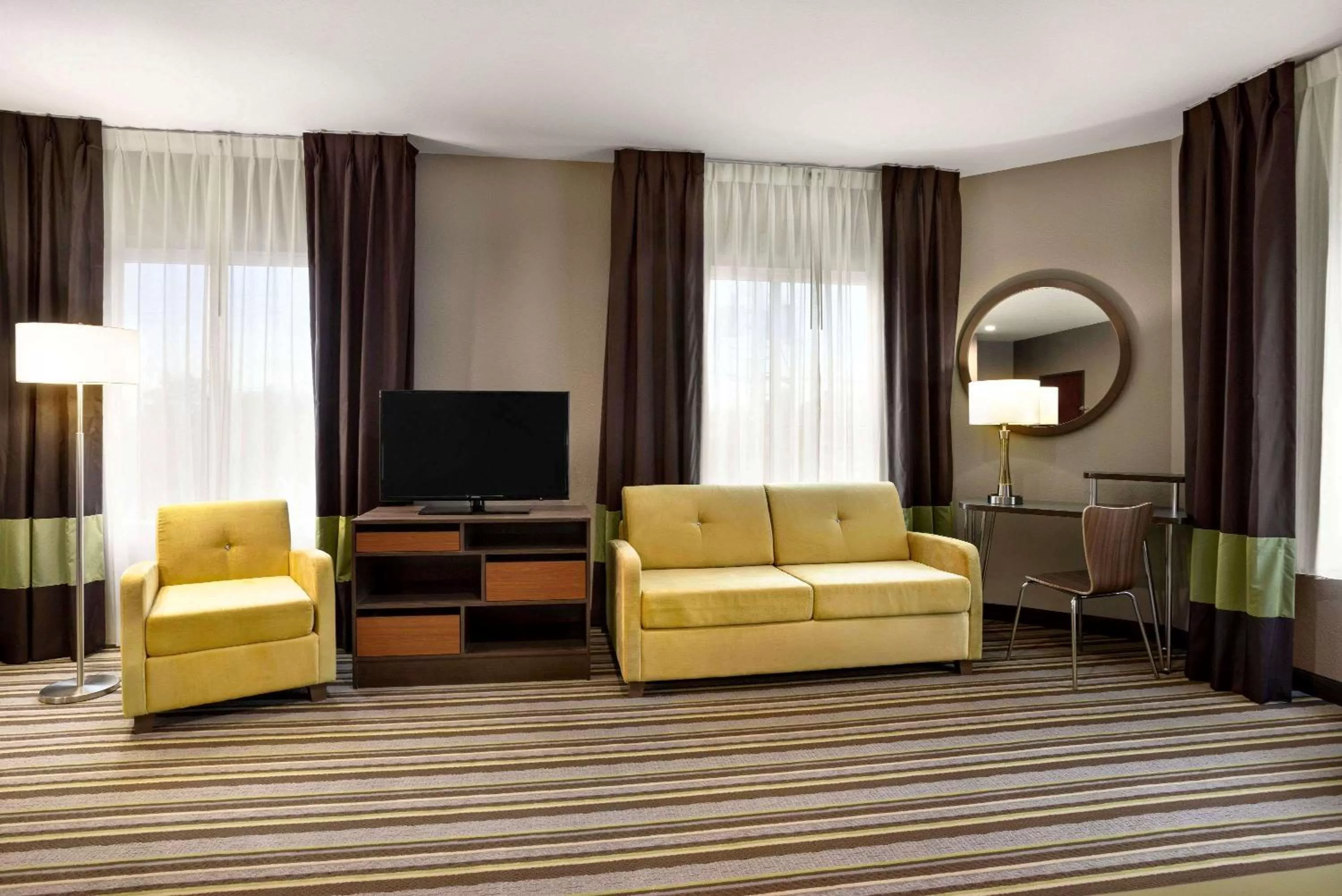 Photo of the whole room in Super 8 by Wyndham Hershey Chocolate Avenue