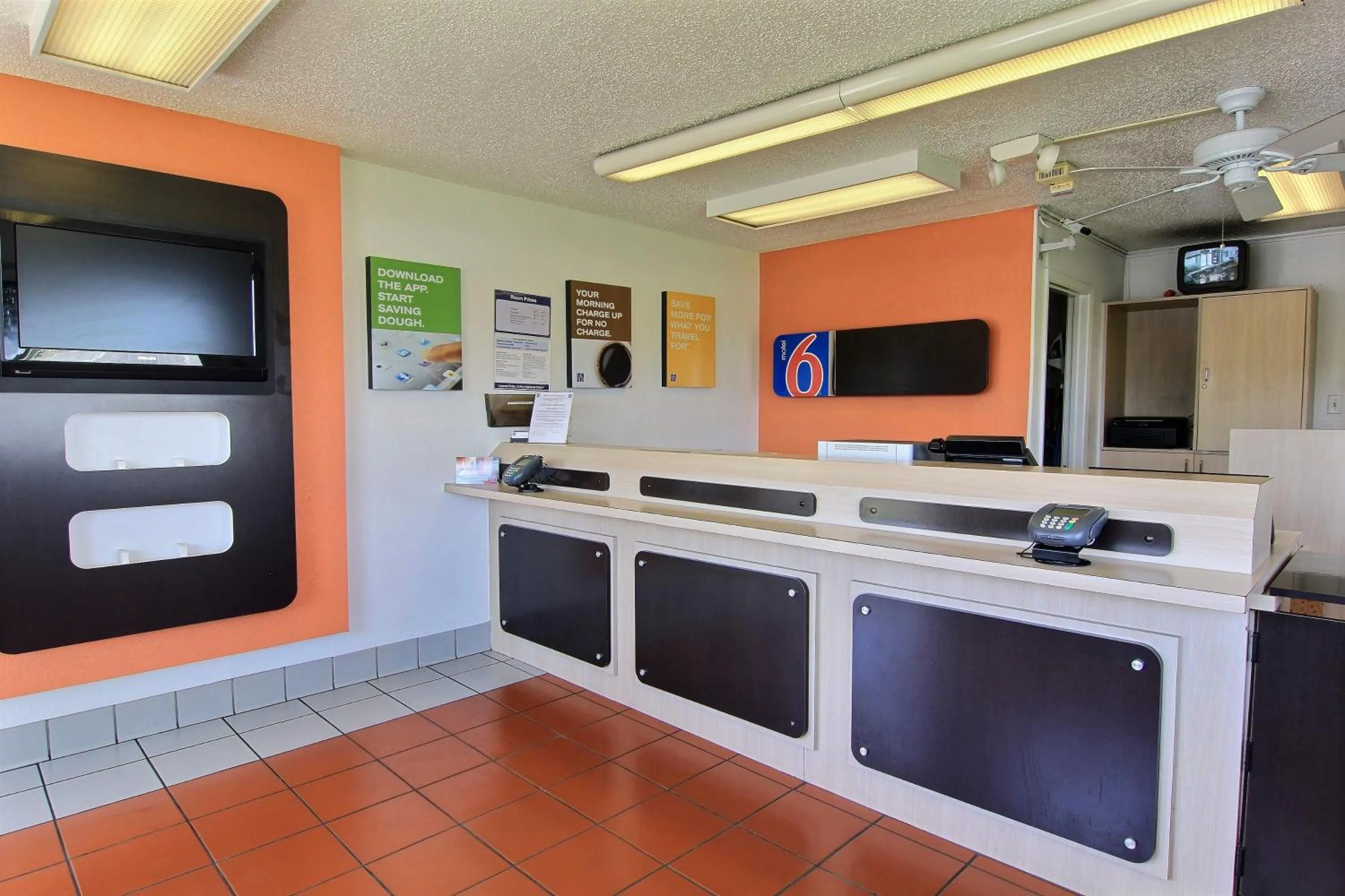 Lobby or reception, Kitchen/Kitchenette in Motel 6-Austin, TX