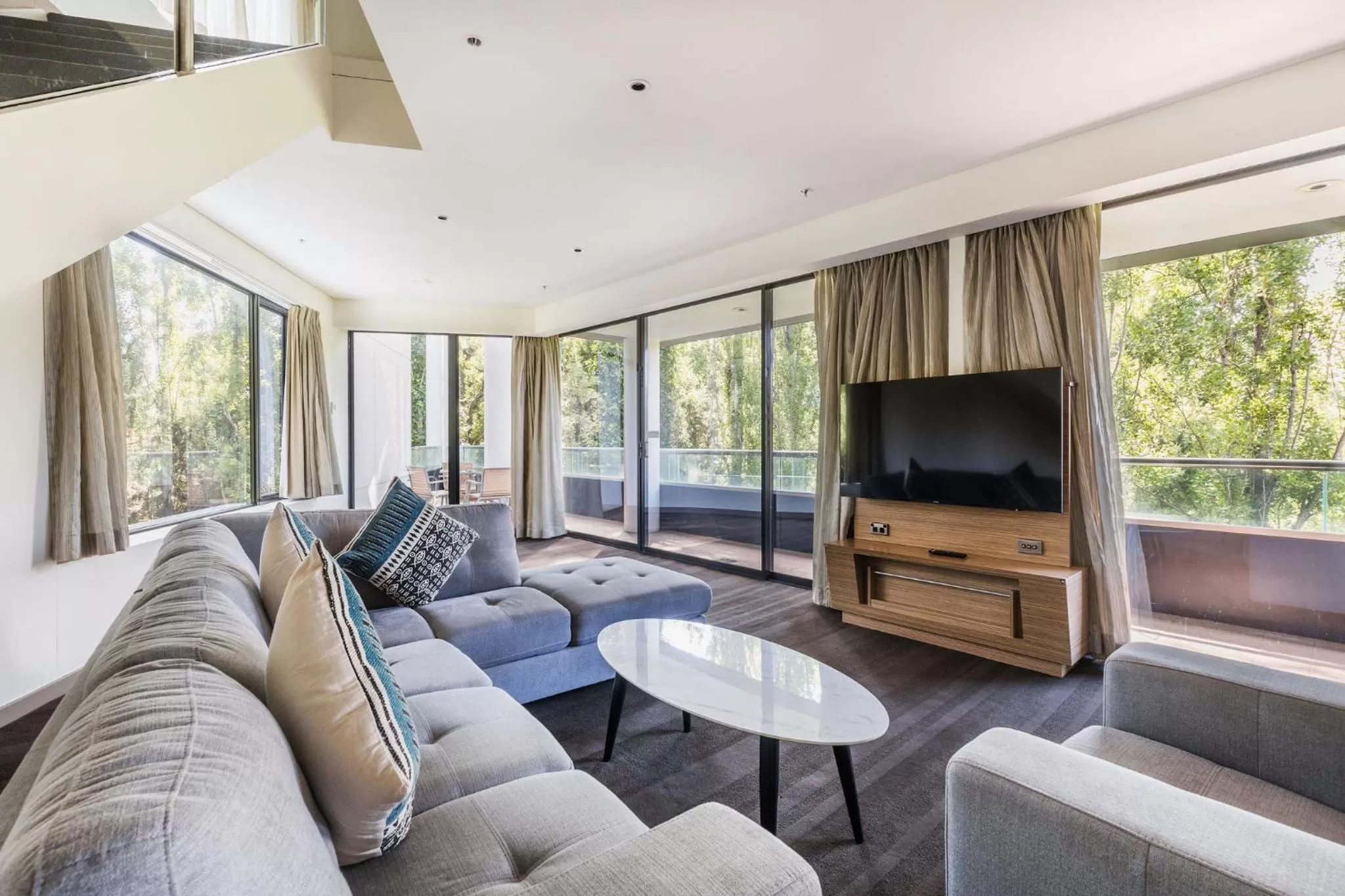 TV and multimedia in Crowne Plaza Canberra by IHG