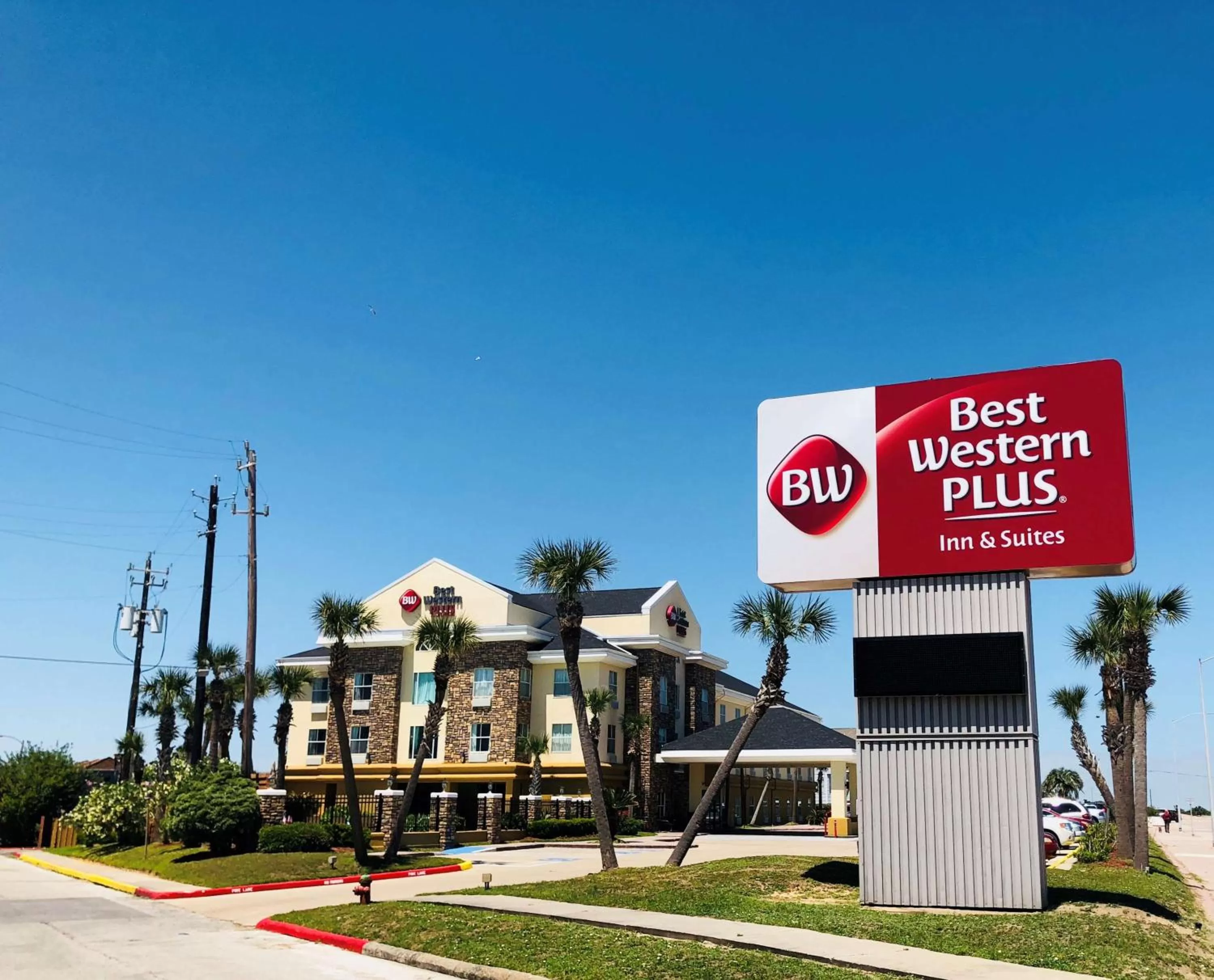 Property building in Best Western Plus Seawall Inn & Suites by the Beach