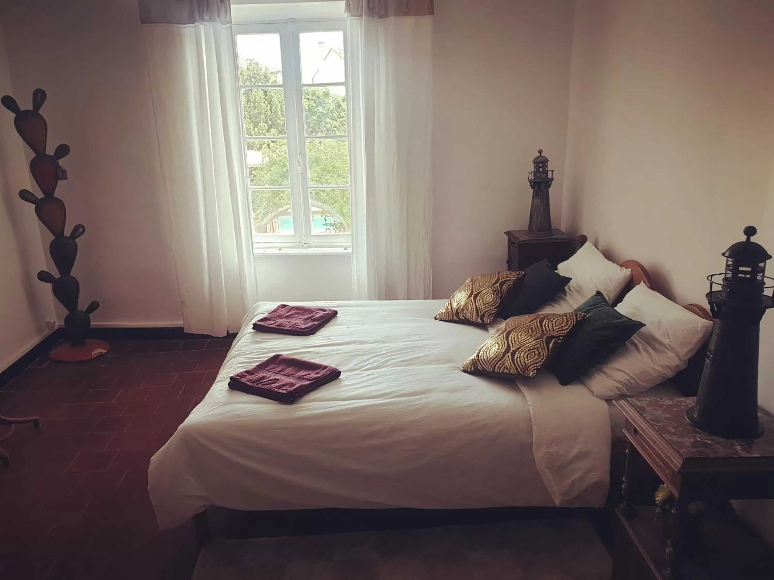 Double Room with Shared Bathroom in Les 2 Drôles d'Oiseaux Double Room with Shared Bathroom in Les 2 Drôles d'Oiseaux