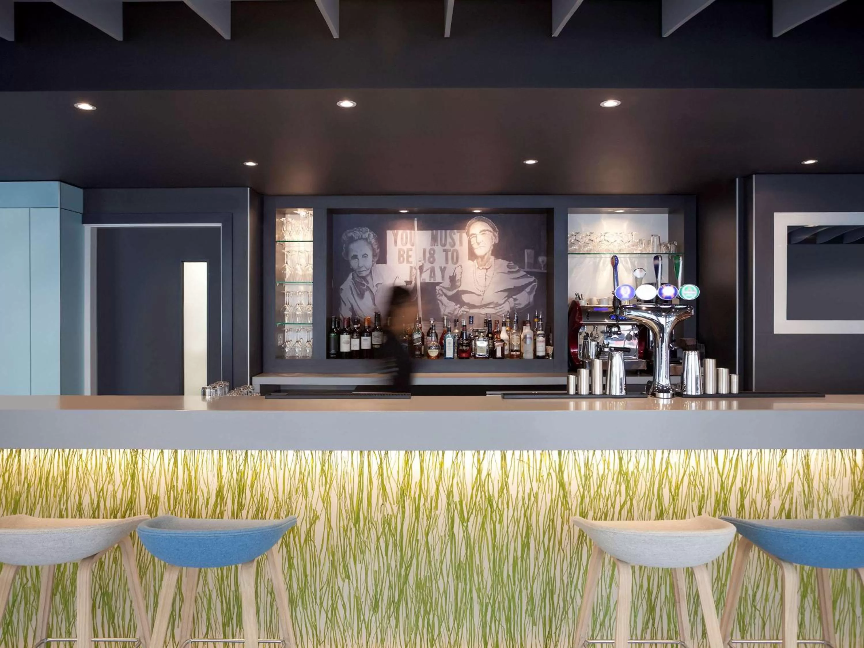 Lounge or bar in ibis Brighton City Centre - Station