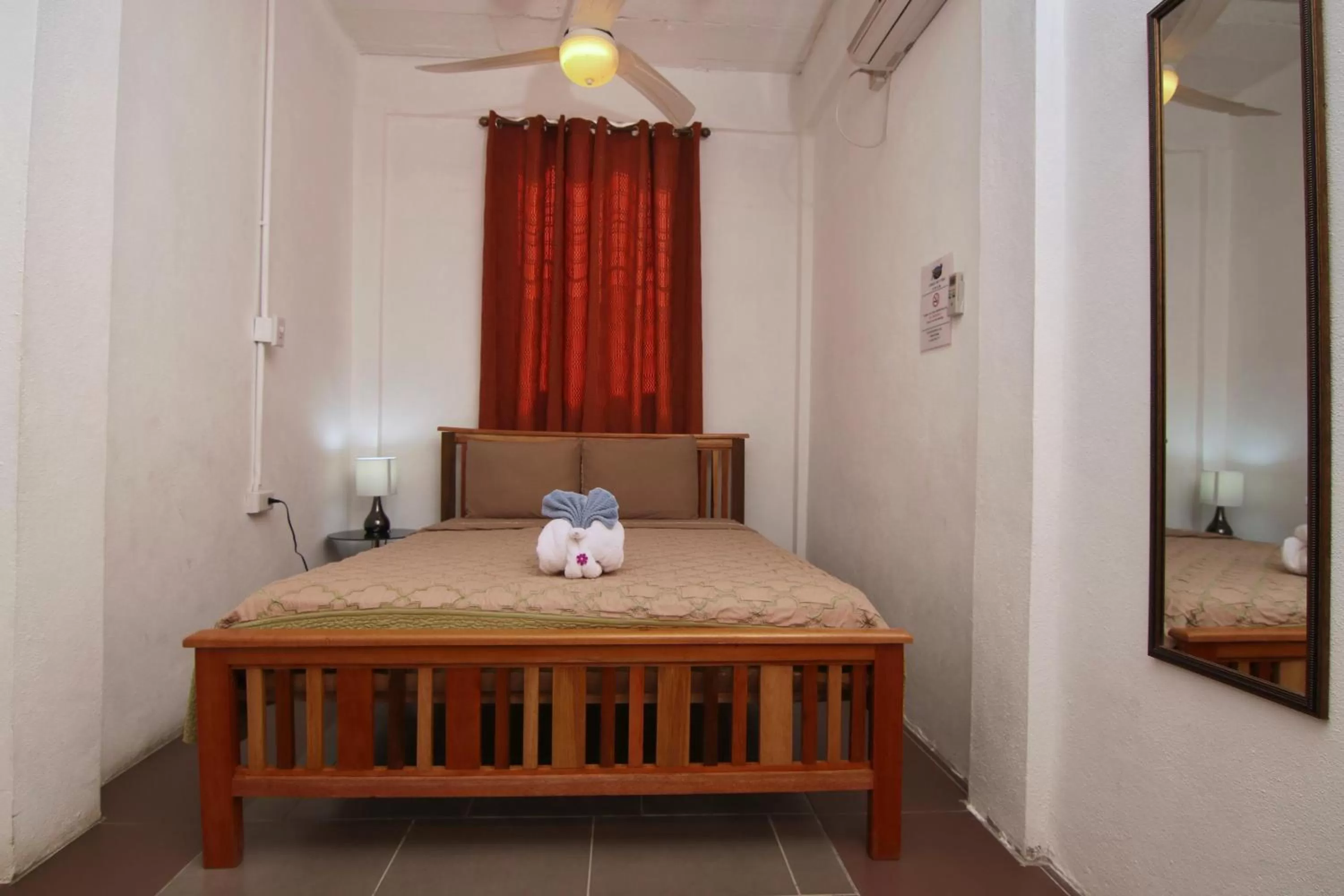 Bedroom, Bed in Rainforest Haven Inn