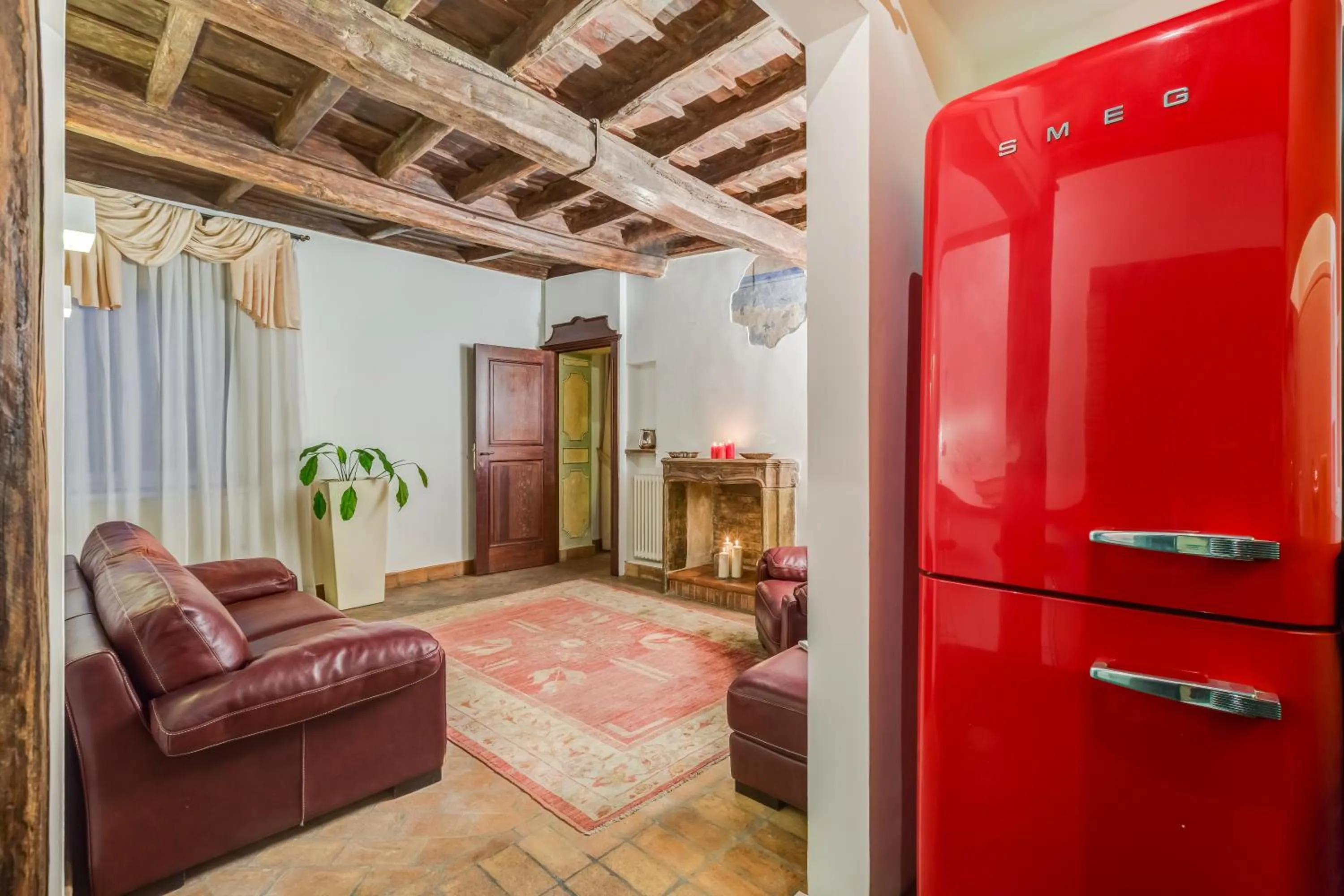 Communal lounge/ TV room in Luxury Trastevere