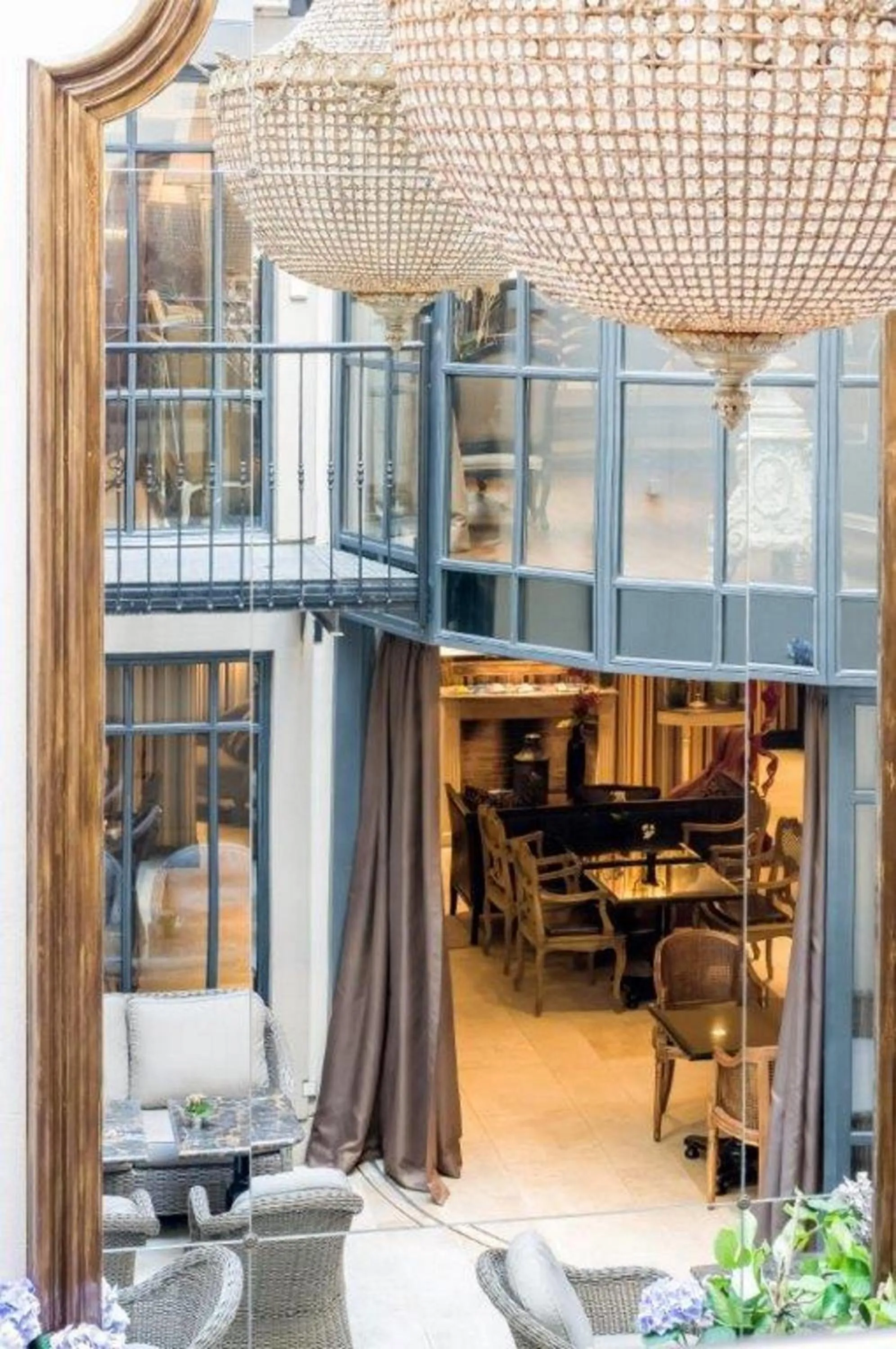 Patio in Hôtel Chateaubriand