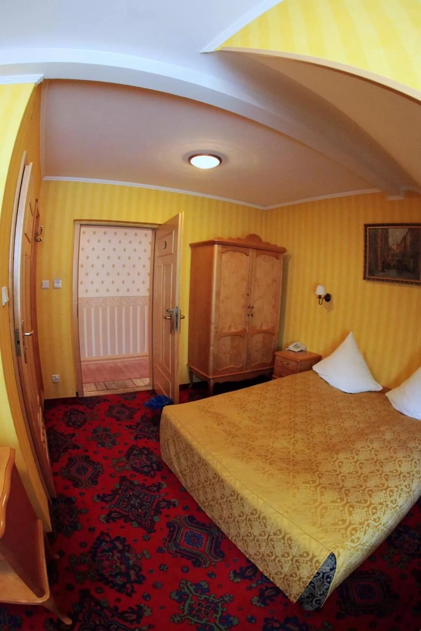 Bedroom, Bed in Dedek Park - historyczny dworek w pięknym Parku Skaryszewskim obok Stadionu Narodowego