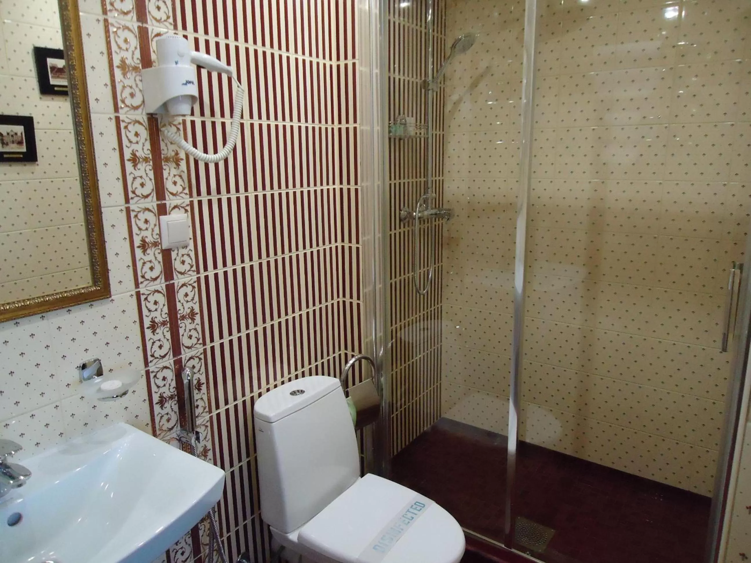 Bathroom in Shalanda