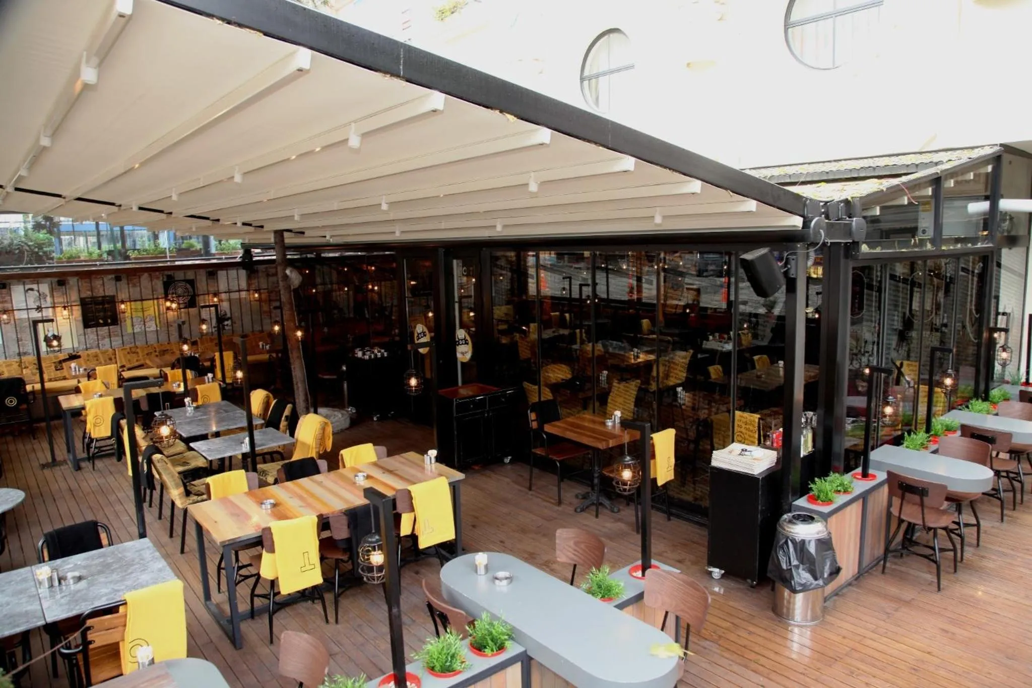 Restaurant/places to eat in Sonno Boutique Rooms & Suites