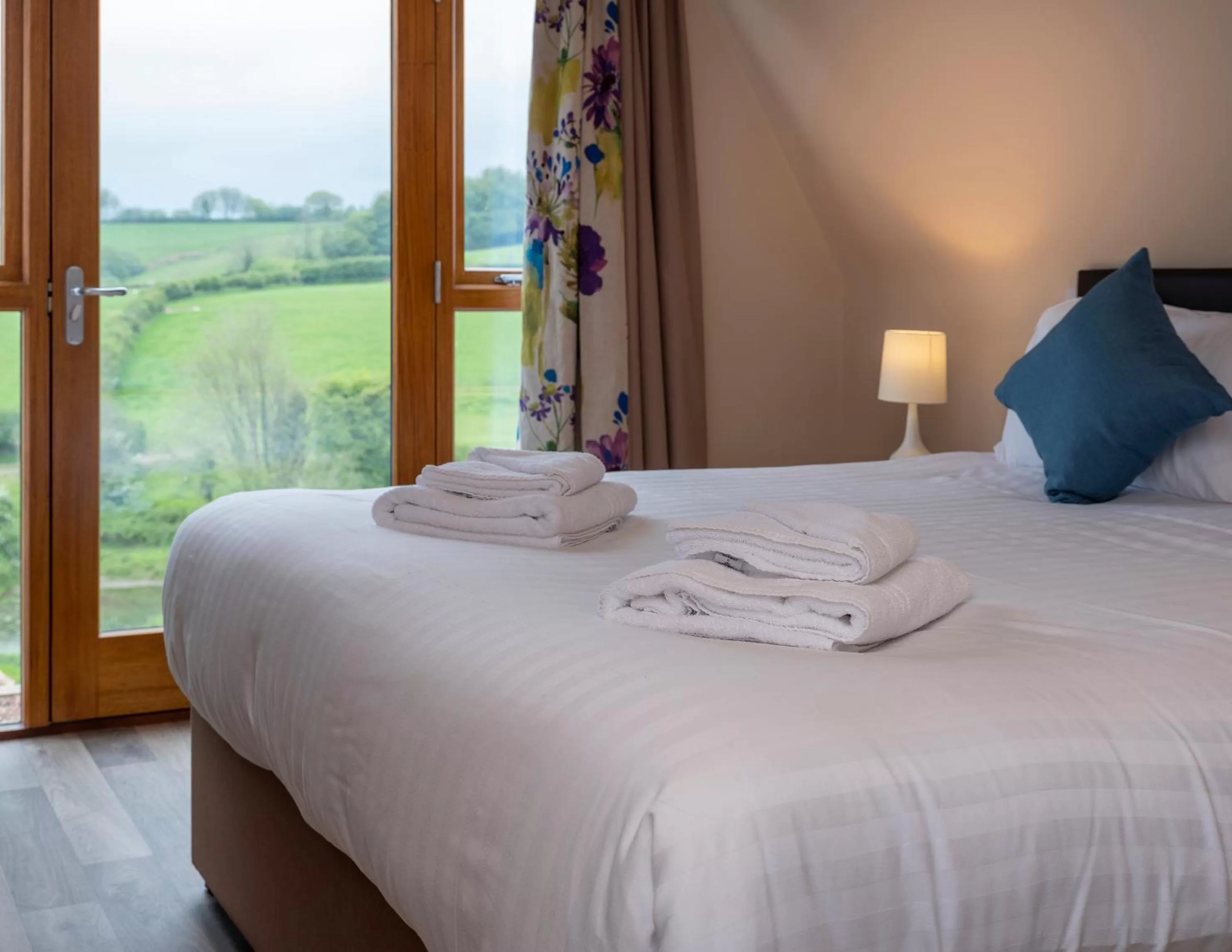 Shower, Bed in The Poltimore Inn