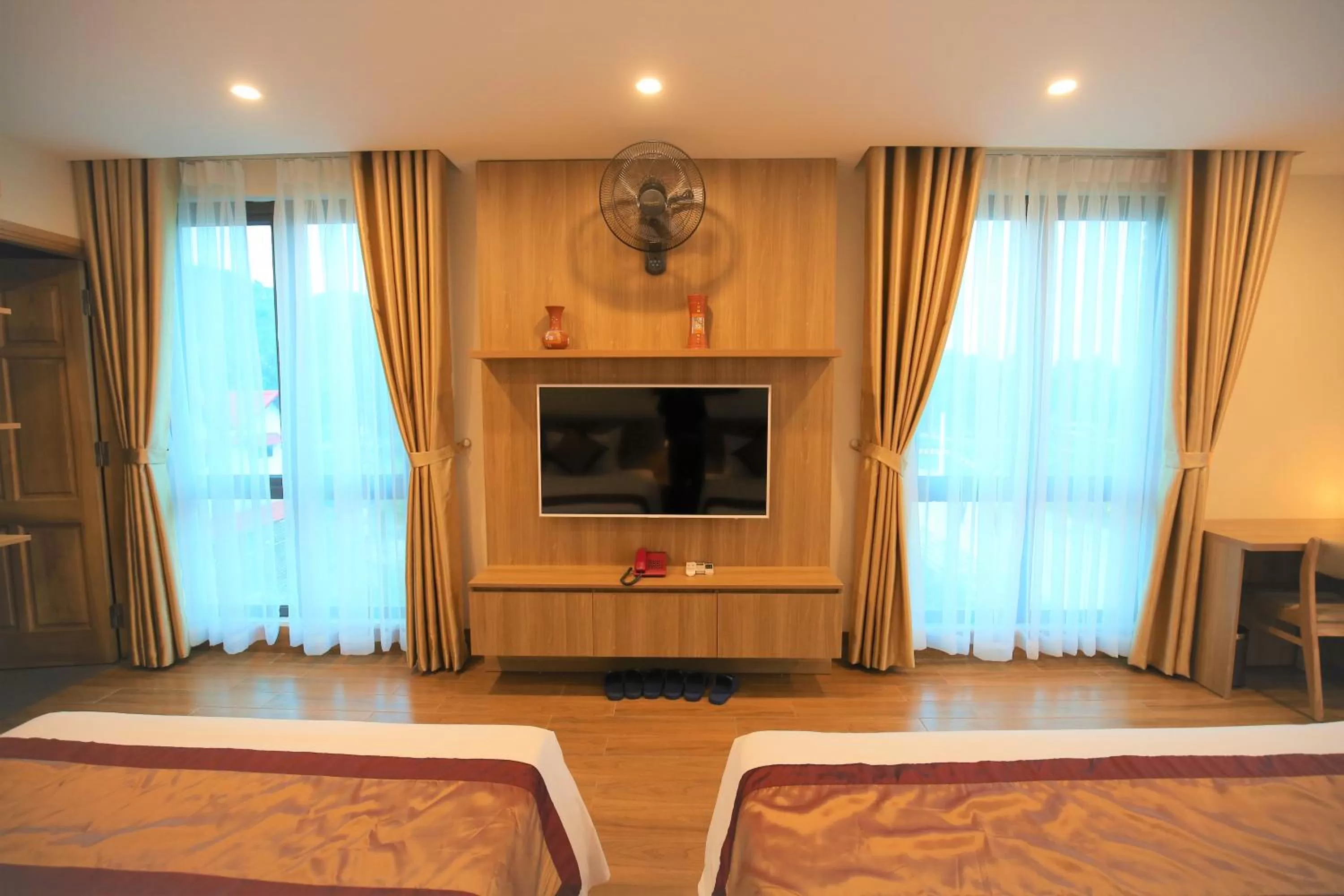 TV and multimedia, TV/Entertainment Center in Cozynibi Hotel