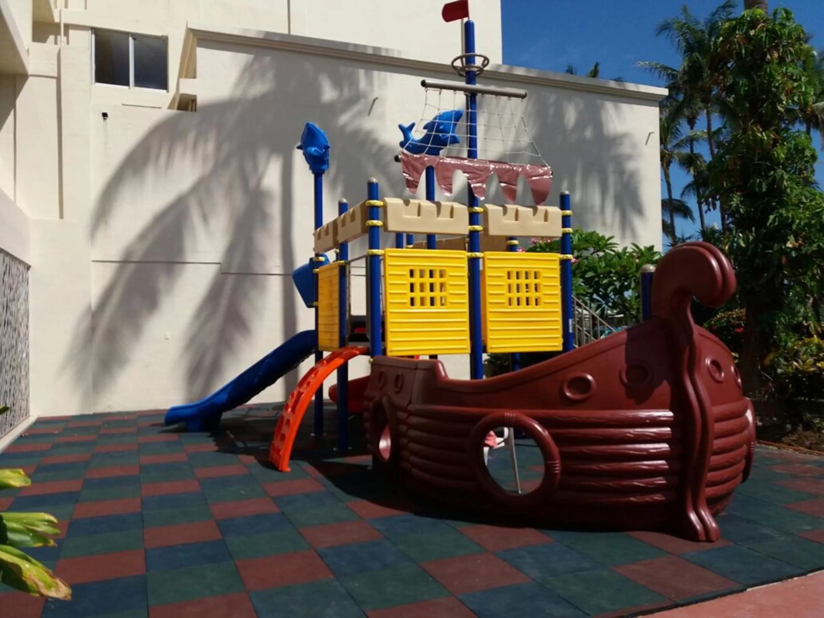 Entertainment in Don Pelayo Pacific Beach