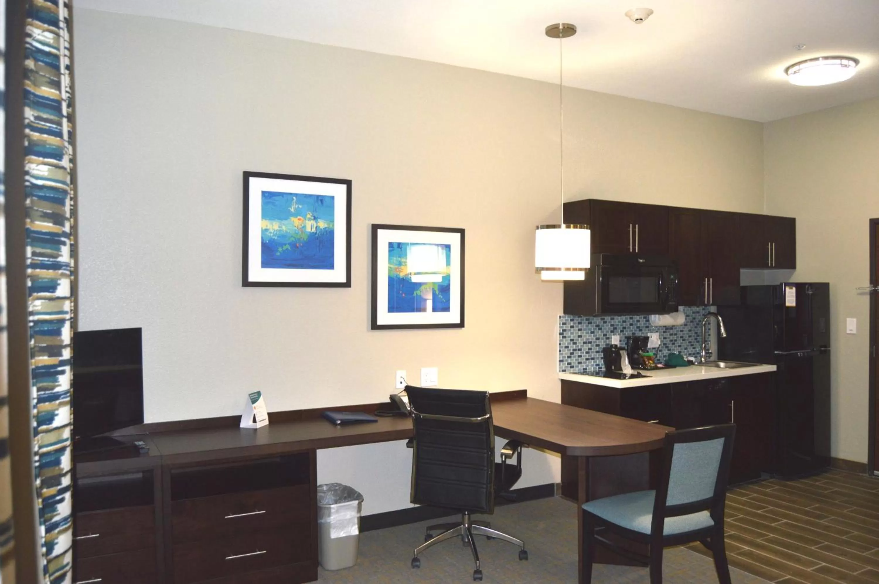 Kitchen or kitchenette in MainStay Suites Midland