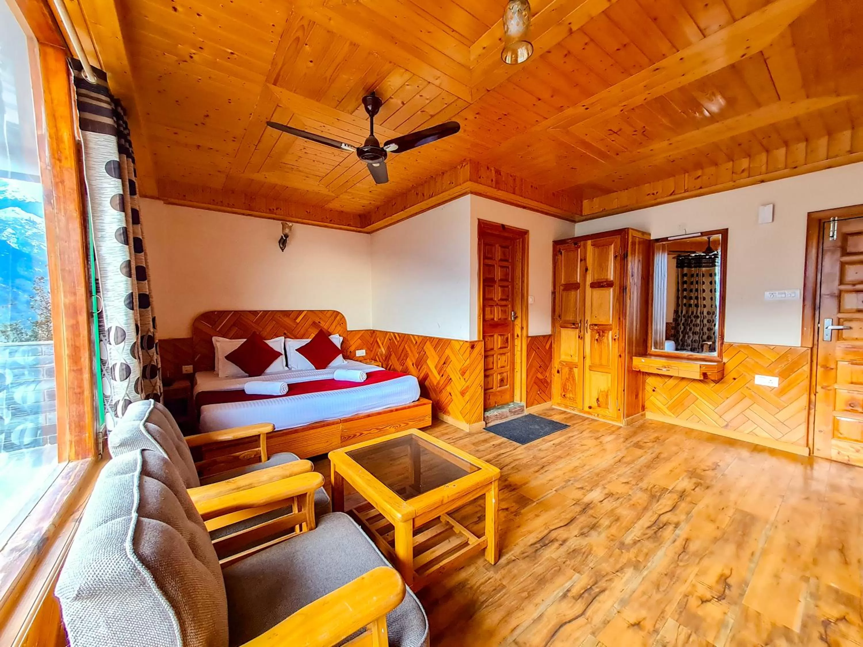 Photo of the whole room, Seating Area in Namaste Inn Beas Valley